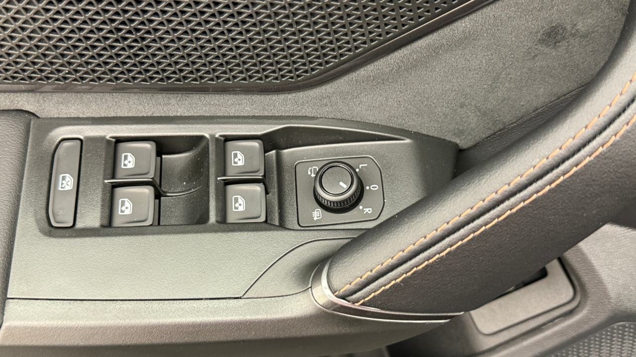 CUPRA LEON ST 2.0 TSI VZ Black Edition-image-8