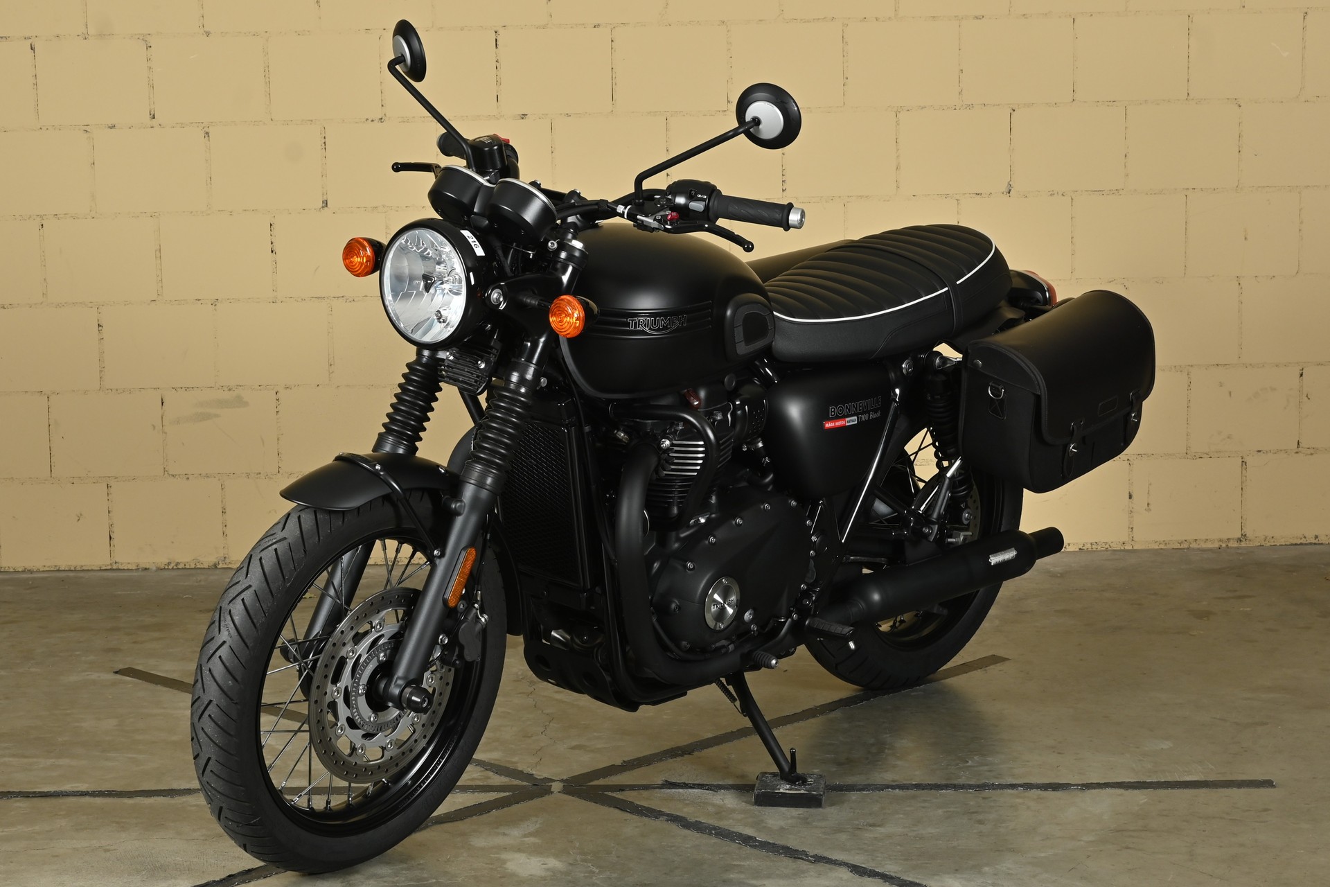 TRIUMPH Bonneville 900 T 100 ABS-image-2
