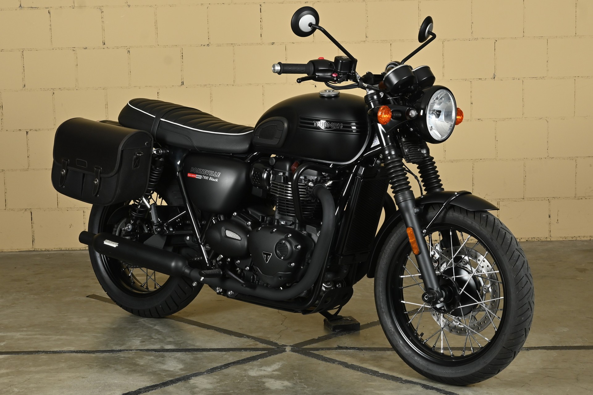 TRIUMPH Bonneville 900 T 100 ABS-image-7