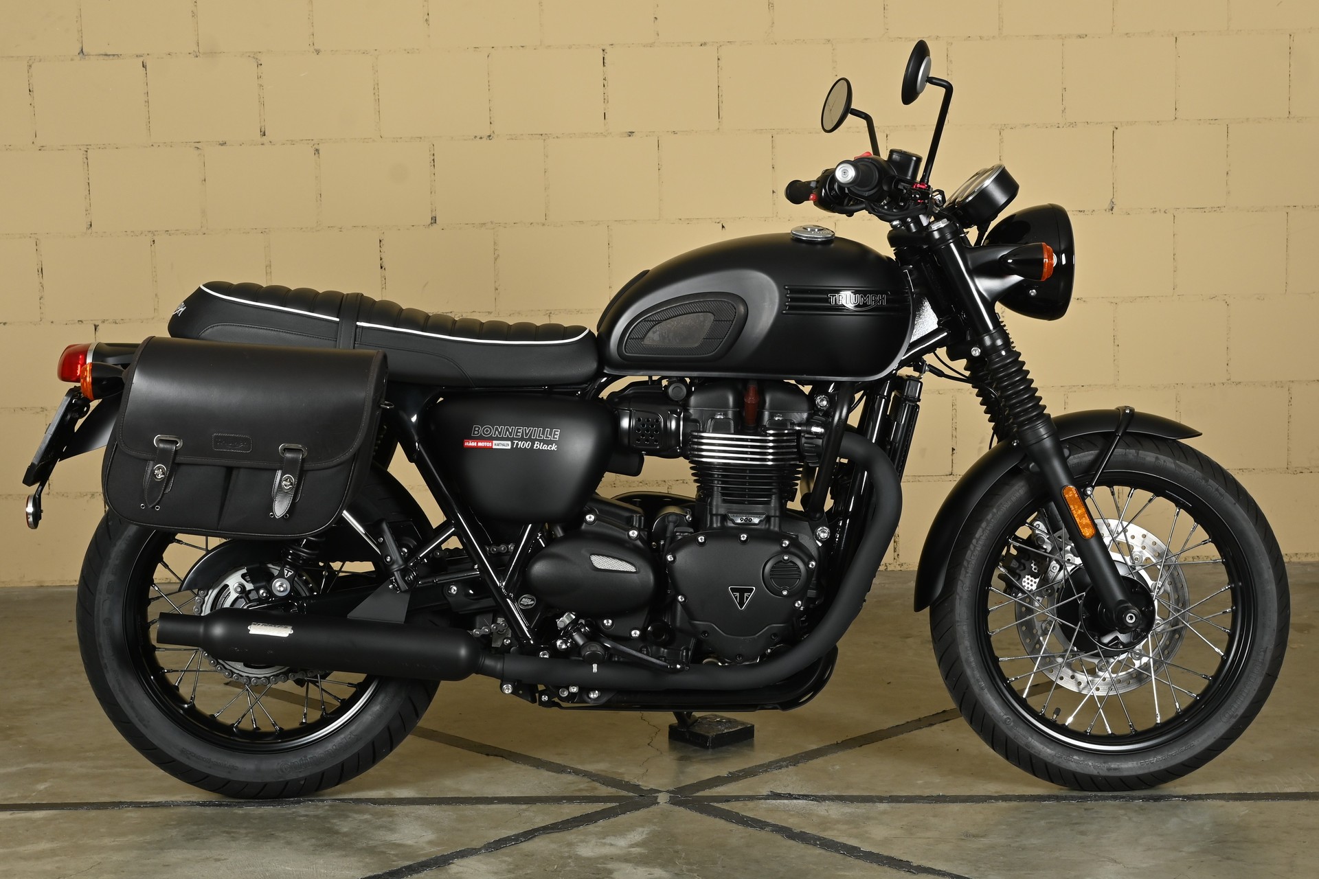 TRIUMPH Bonneville 900 T 100 ABS-image-0