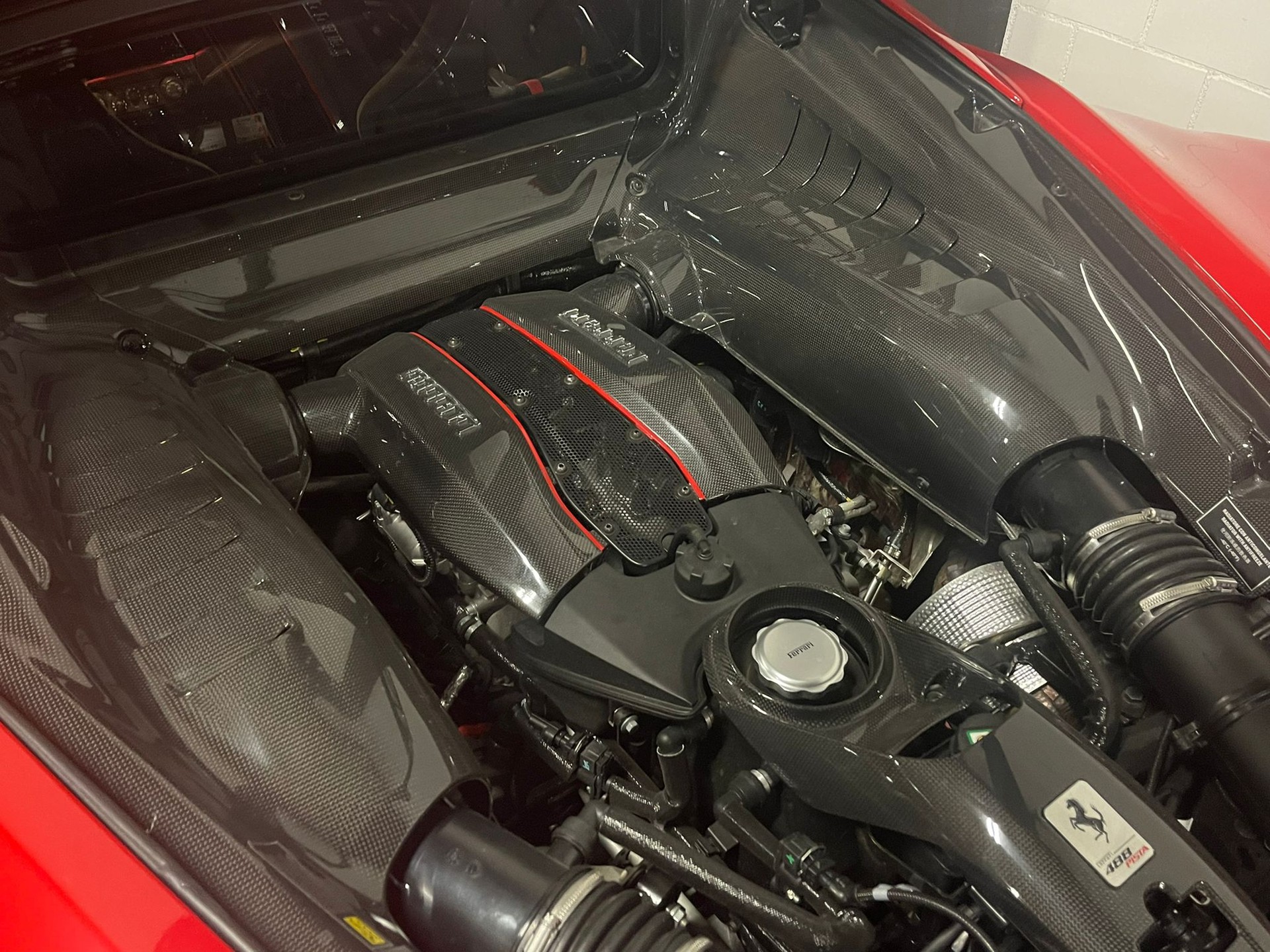 FERRARI 488 Pista 3.9 V8-image-6