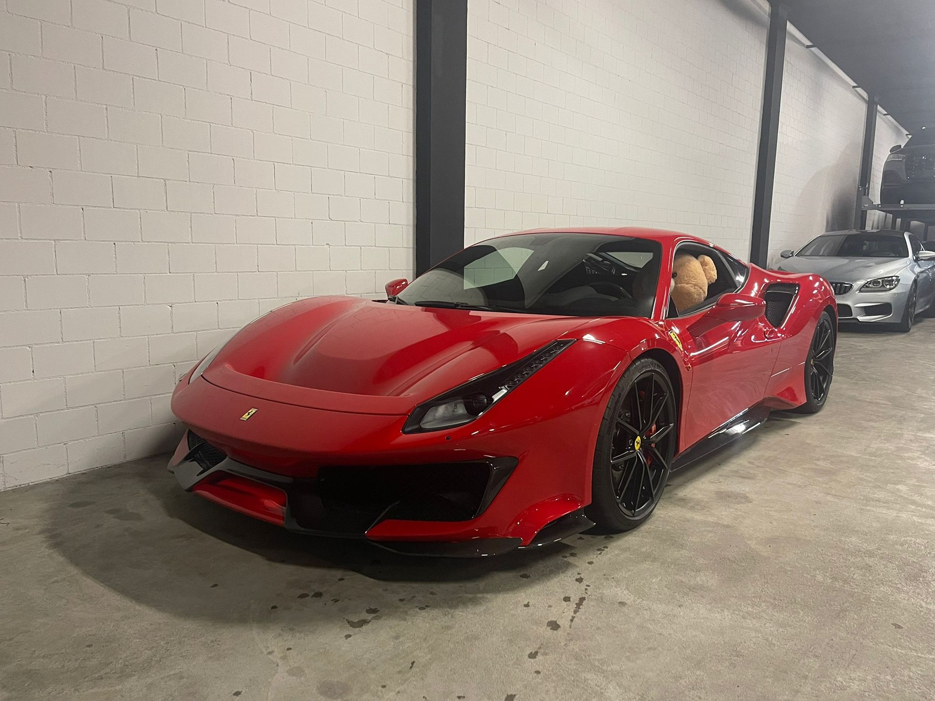 FERRARI 488 Pista 3.9 V8-image-1