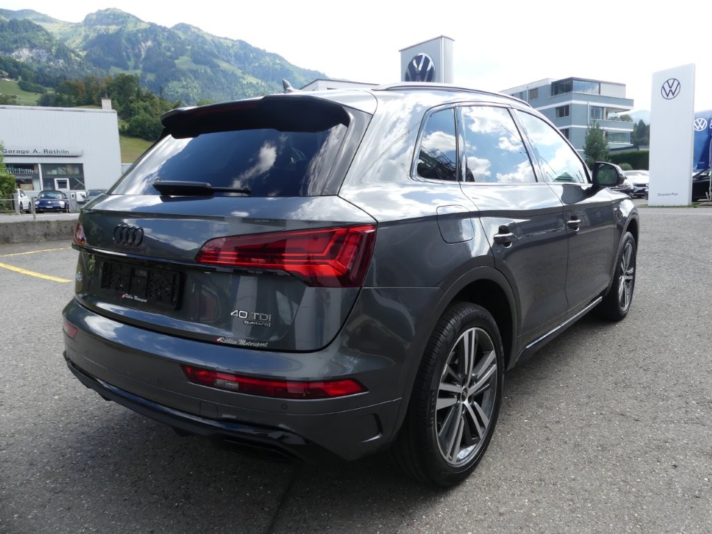 AUDI Q5 40 TDI Black Edition quattro S-tronic-image-3