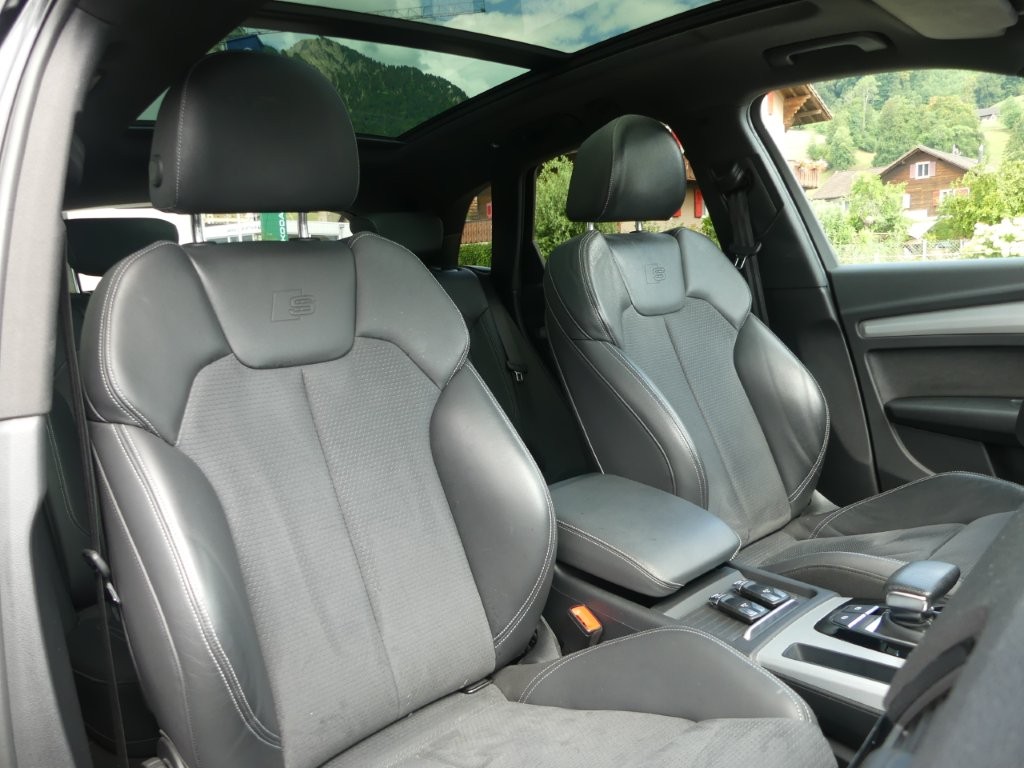 AUDI Q5 40 TDI Black Edition quattro S-tronic-image-10