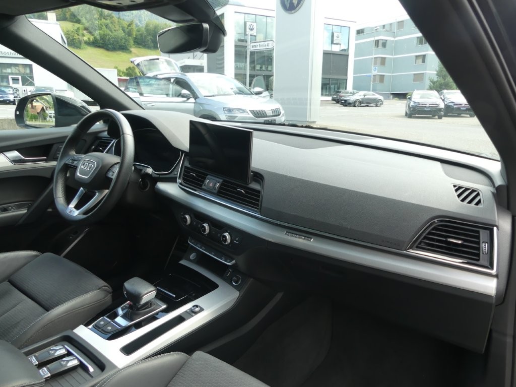 AUDI Q5 40 TDI Black Edition quattro S-tronic-image-8