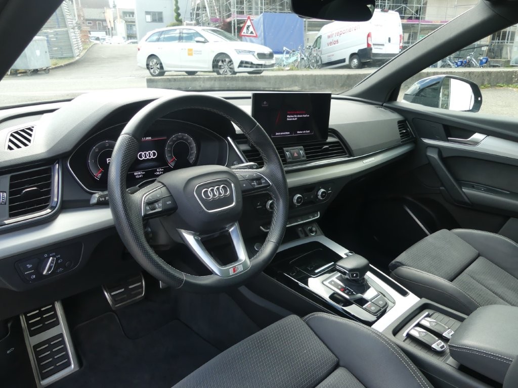 AUDI Q5 40 TDI Black Edition quattro S-tronic-image-6