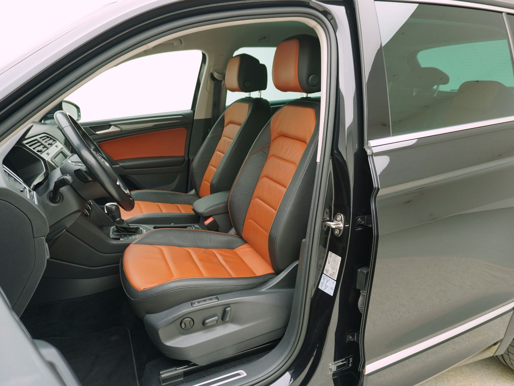 VW Tiguan 2.0 TDI DSG R-Line 4Motion-image-9