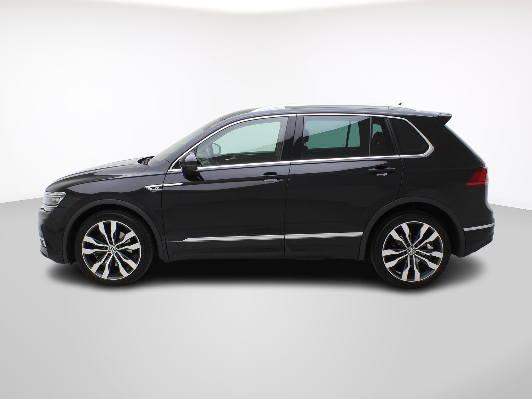 VW Tiguan 2.0 TDI DSG R-Line 4Motion-image-2