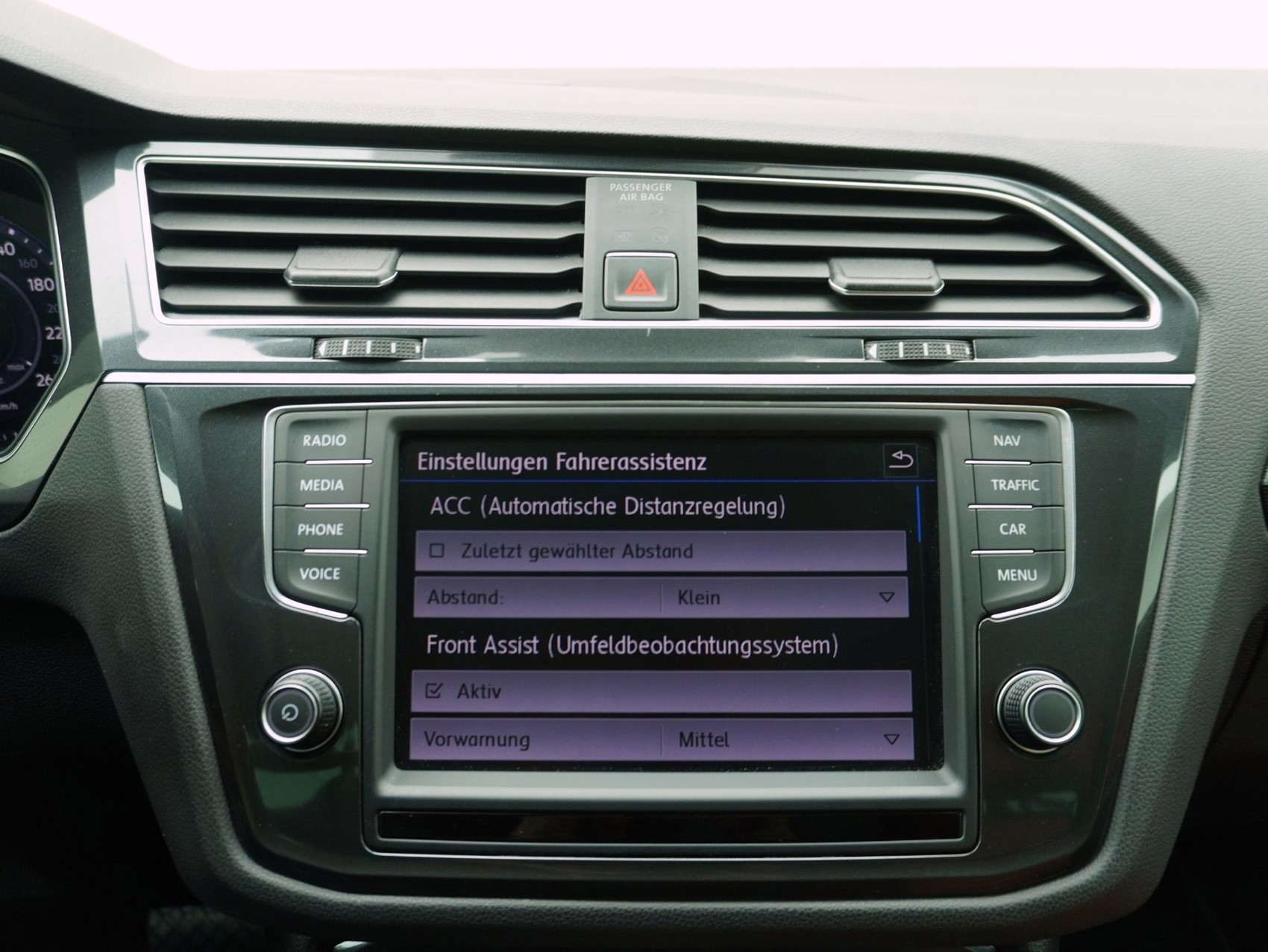 VW Tiguan 2.0 TDI DSG R-Line 4Motion-image-17