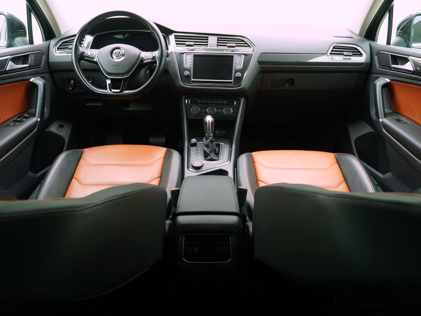 VW Tiguan 2.0 TDI DSG R-Line 4Motion-image-11