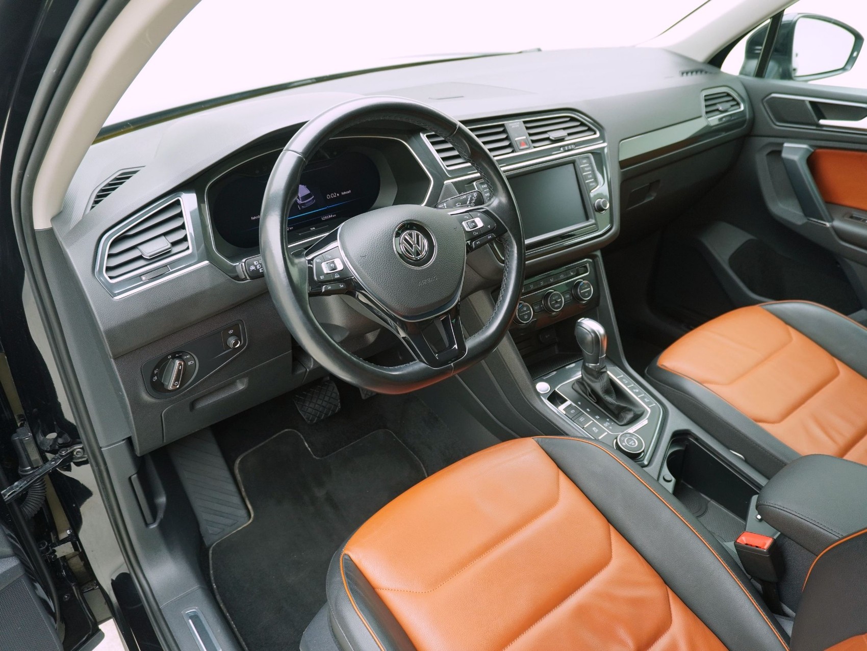 VW Tiguan 2.0 TDI DSG R-Line 4Motion-image-6
