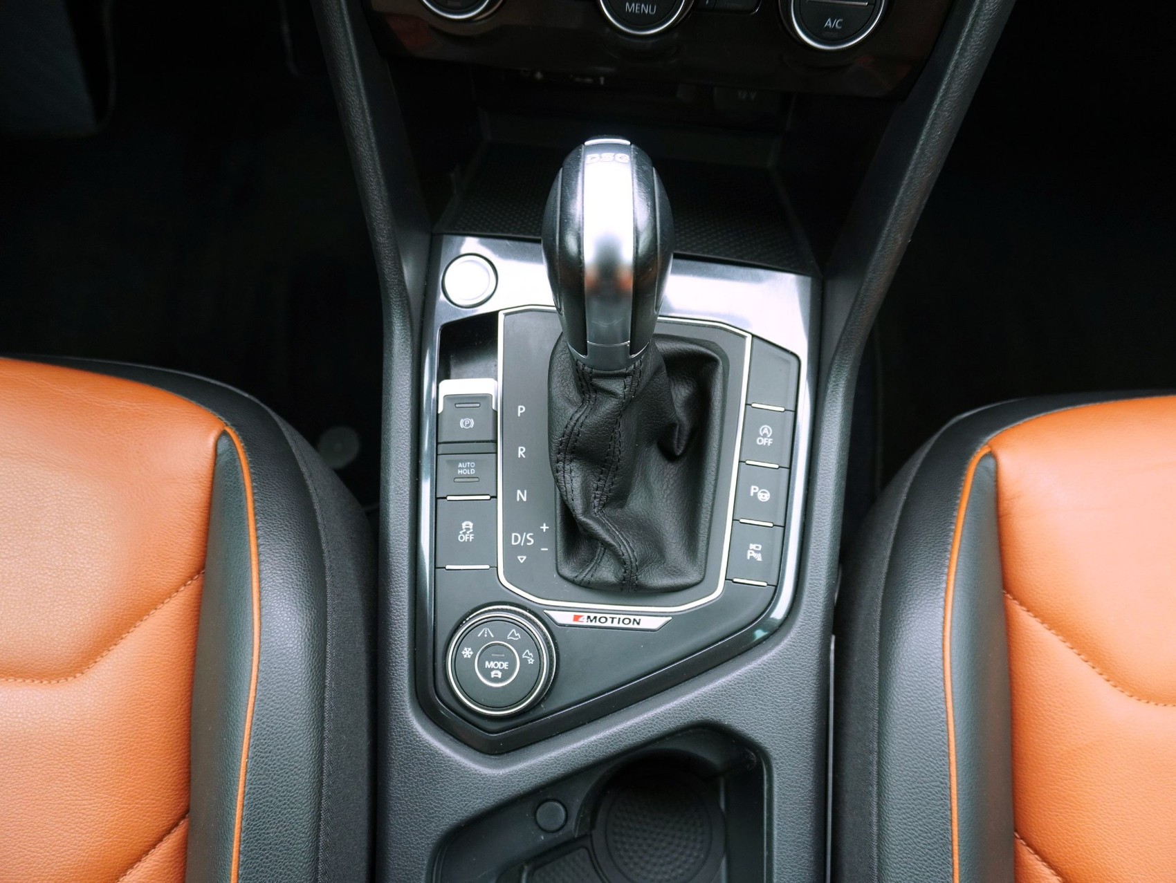VW Tiguan 2.0 TDI DSG R-Line 4Motion-image-14