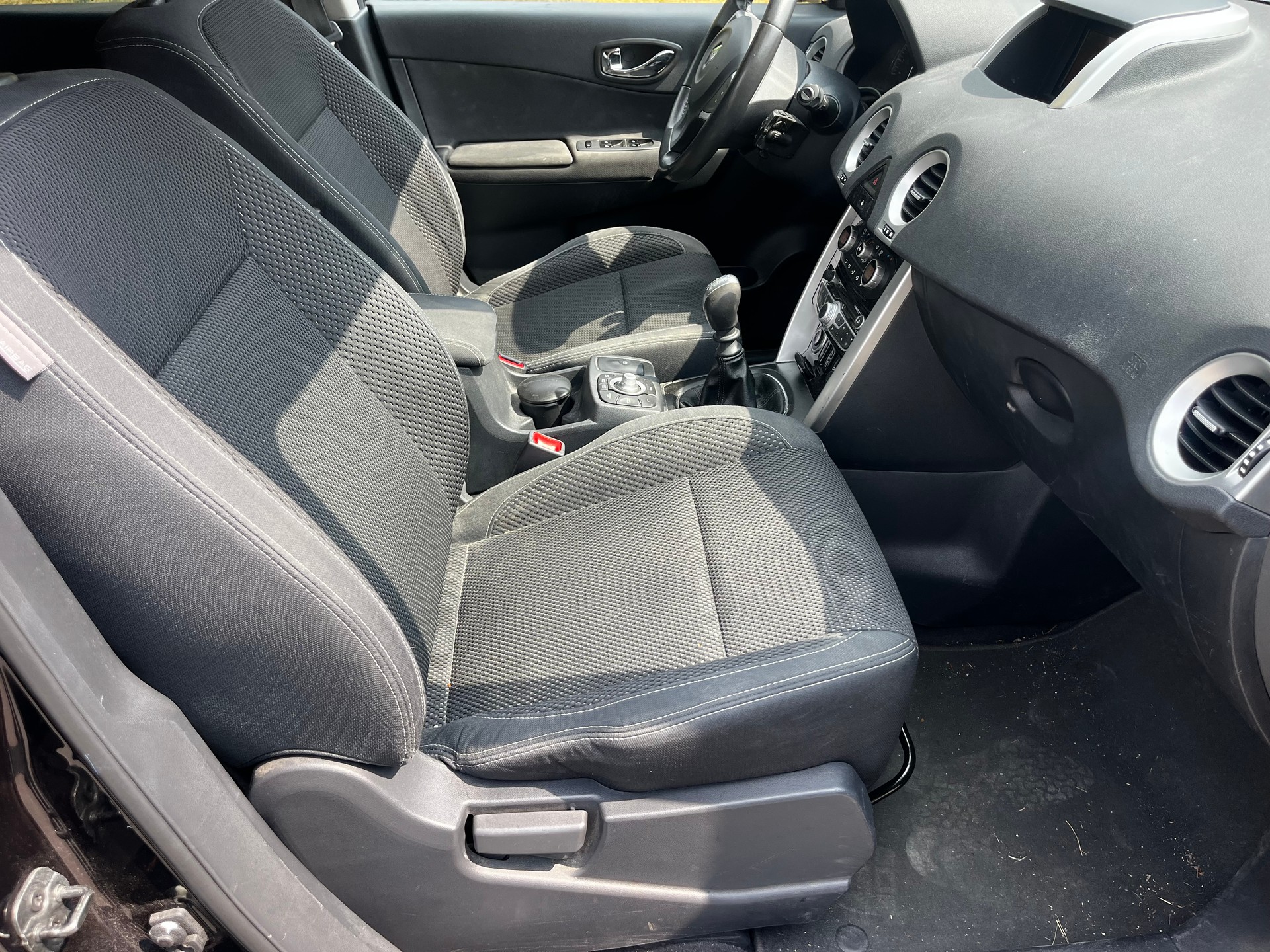 RENAULT Koleos 2.0 dCi Dynamique 4x4-image-12