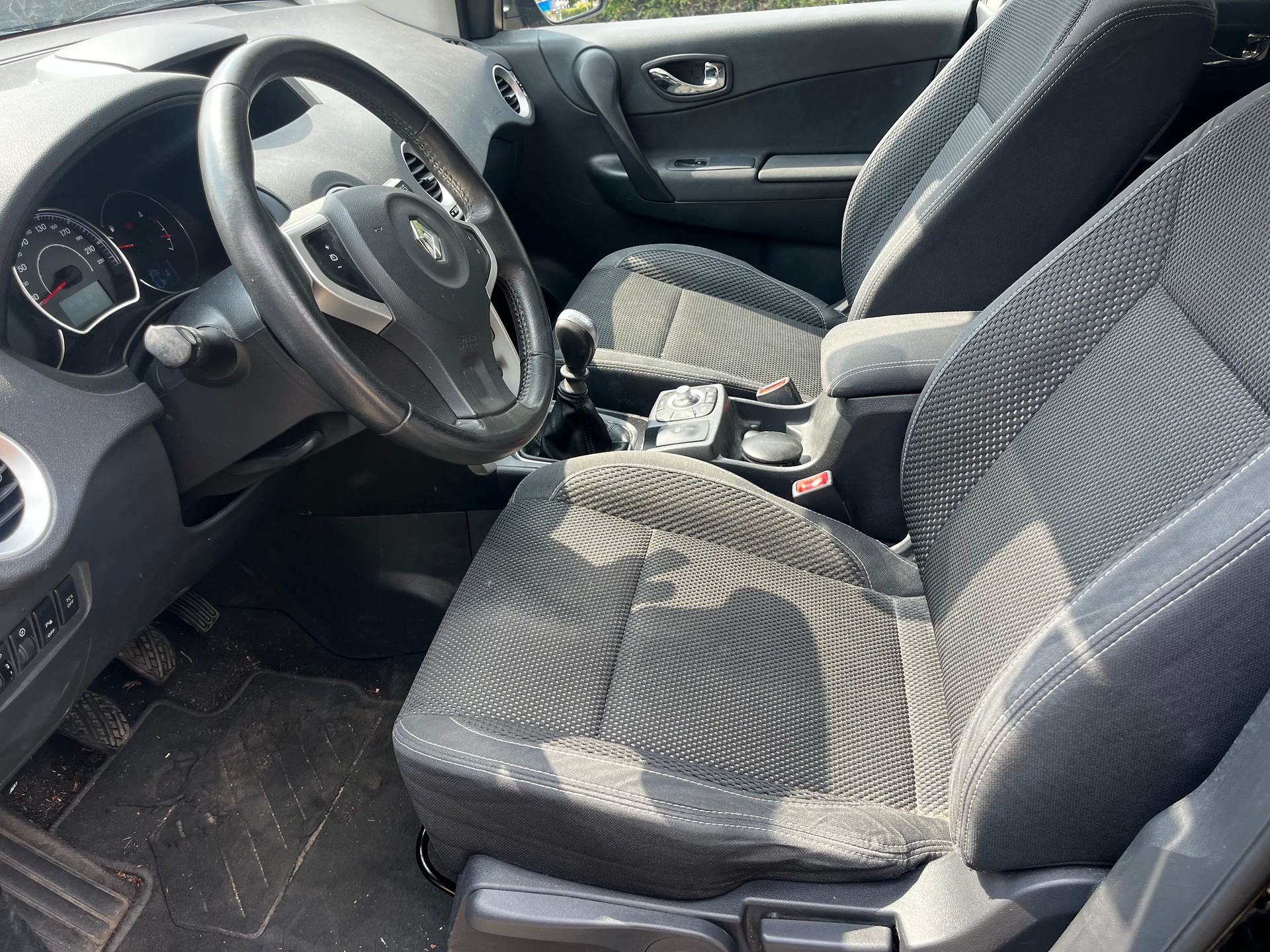 RENAULT Koleos 2.0 dCi Dynamique 4x4-image-14
