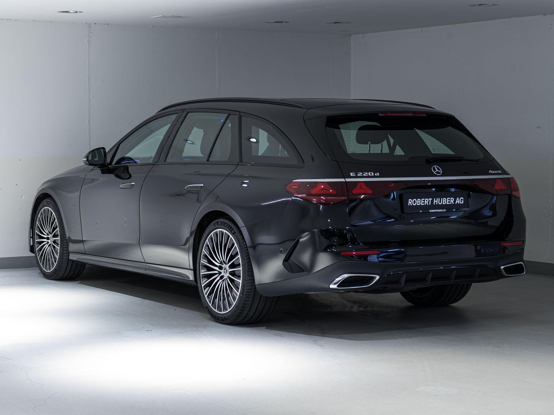 MERCEDES-BENZ E 220 d 4MATIC T-Modell-image-3