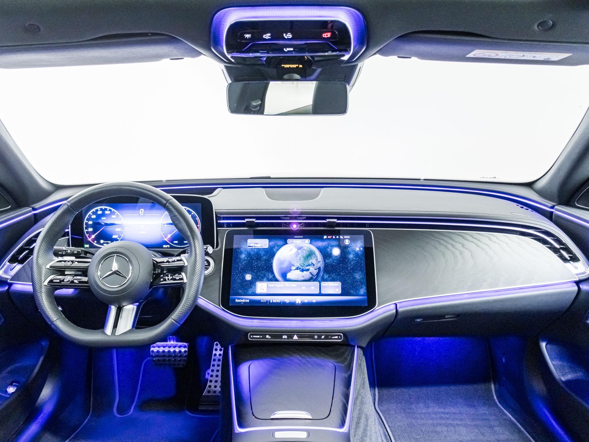 MERCEDES-BENZ E 220 d 4MATIC T-Modell-image-10