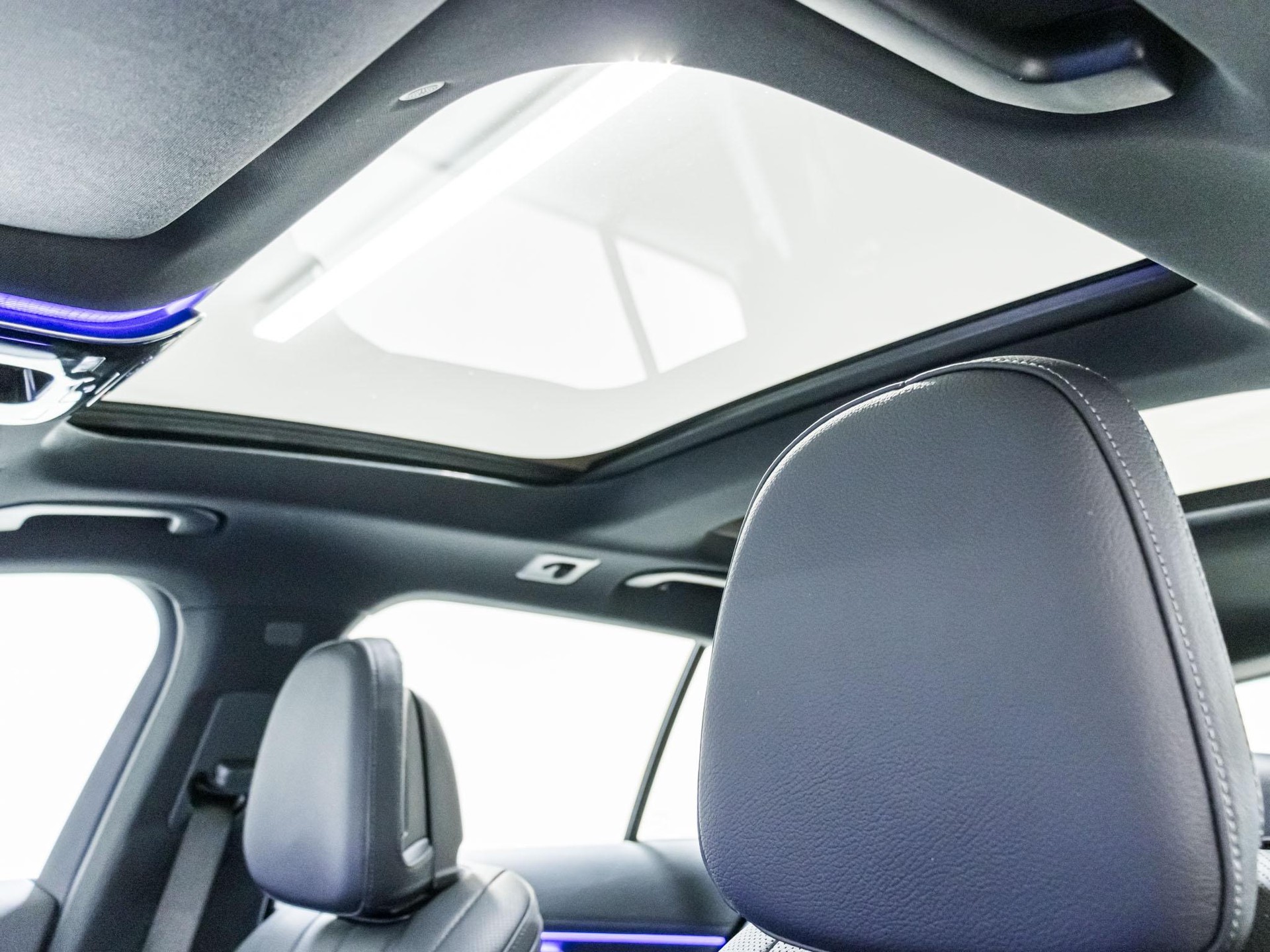 MERCEDES-BENZ E 220 d 4MATIC T-Modell-image-8