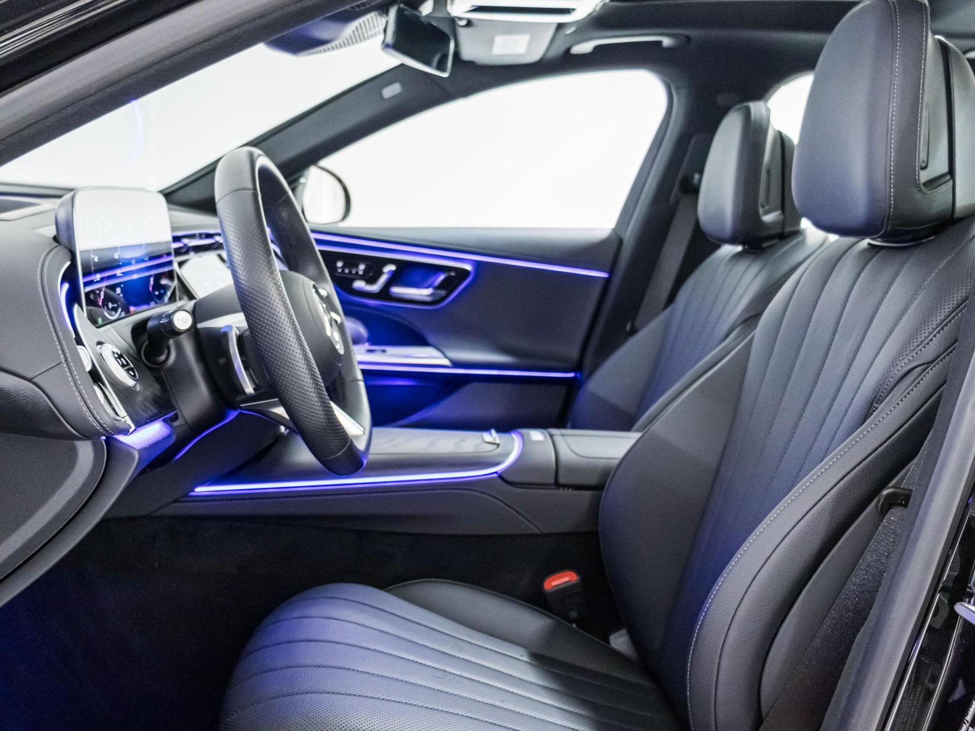 MERCEDES-BENZ E 220 d 4MATIC T-Modell-image-6