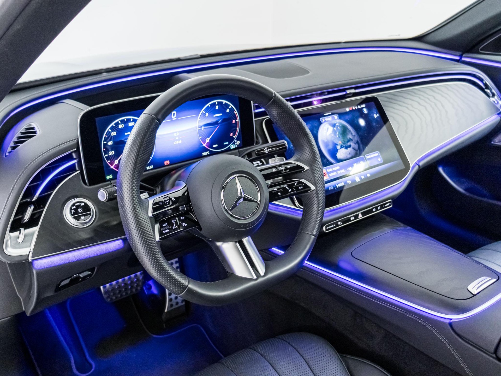 MERCEDES-BENZ E 220 d 4MATIC T-Modell-image-9