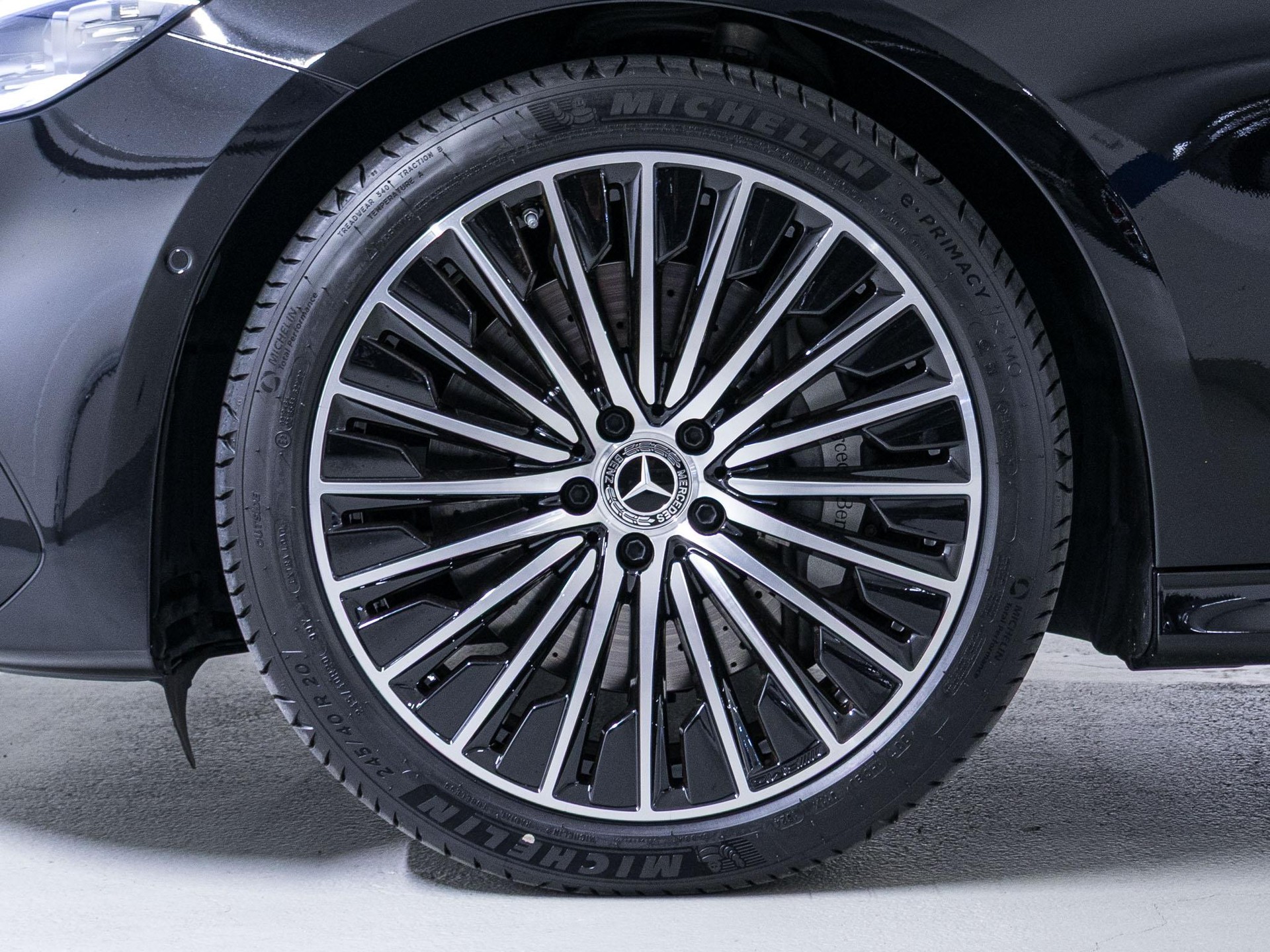 MERCEDES-BENZ E 220 d 4MATIC T-Modell-image-14