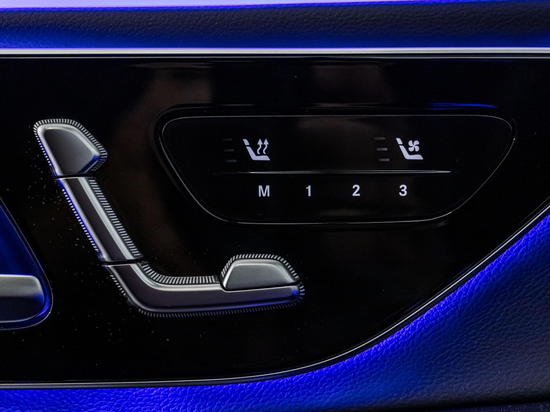 MERCEDES-BENZ E 220 d 4MATIC T-Modell-image-12