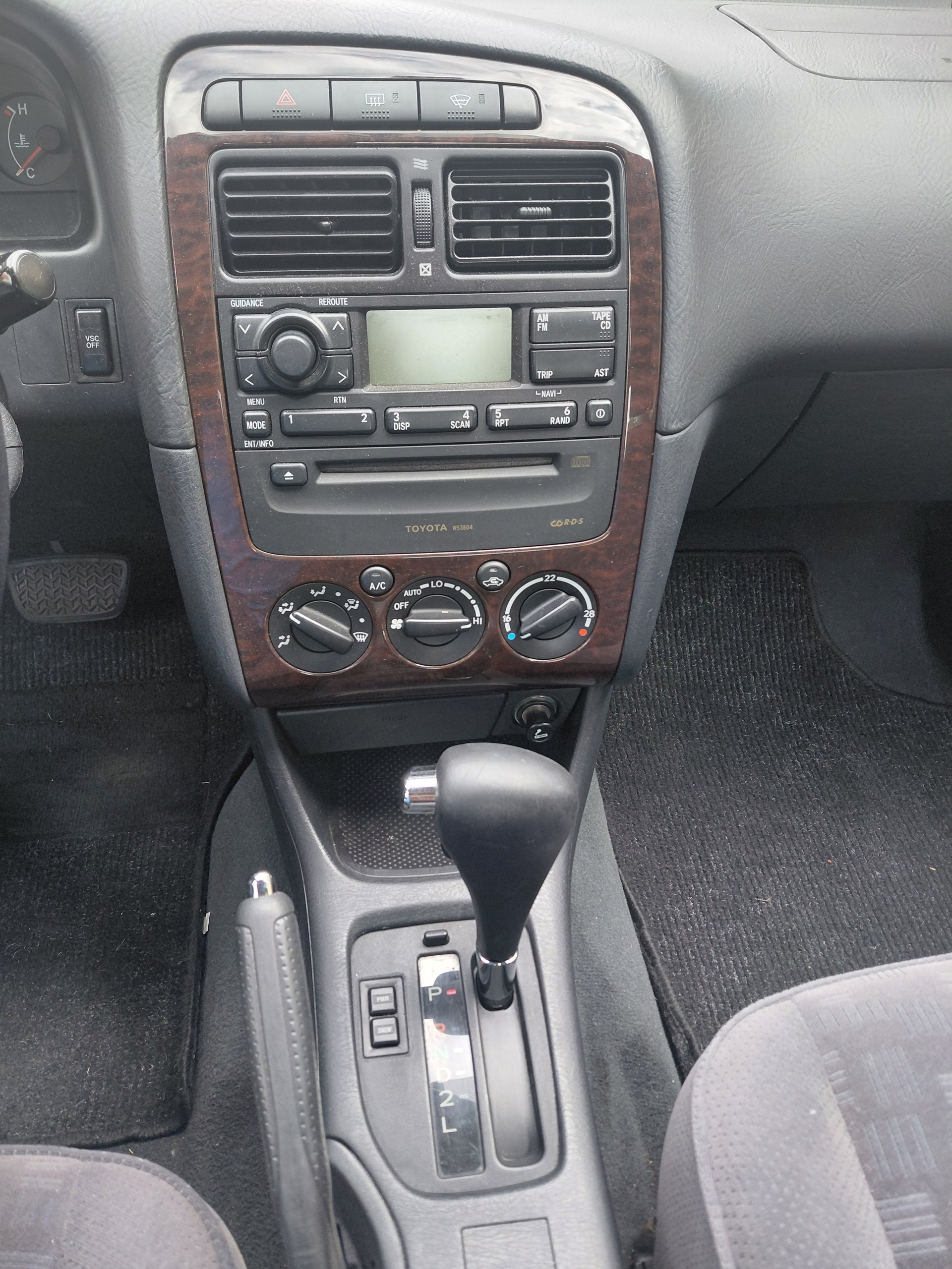 TOYOTA Avensis 2.0 VVT-i Linea Sol Sedan-image-10
