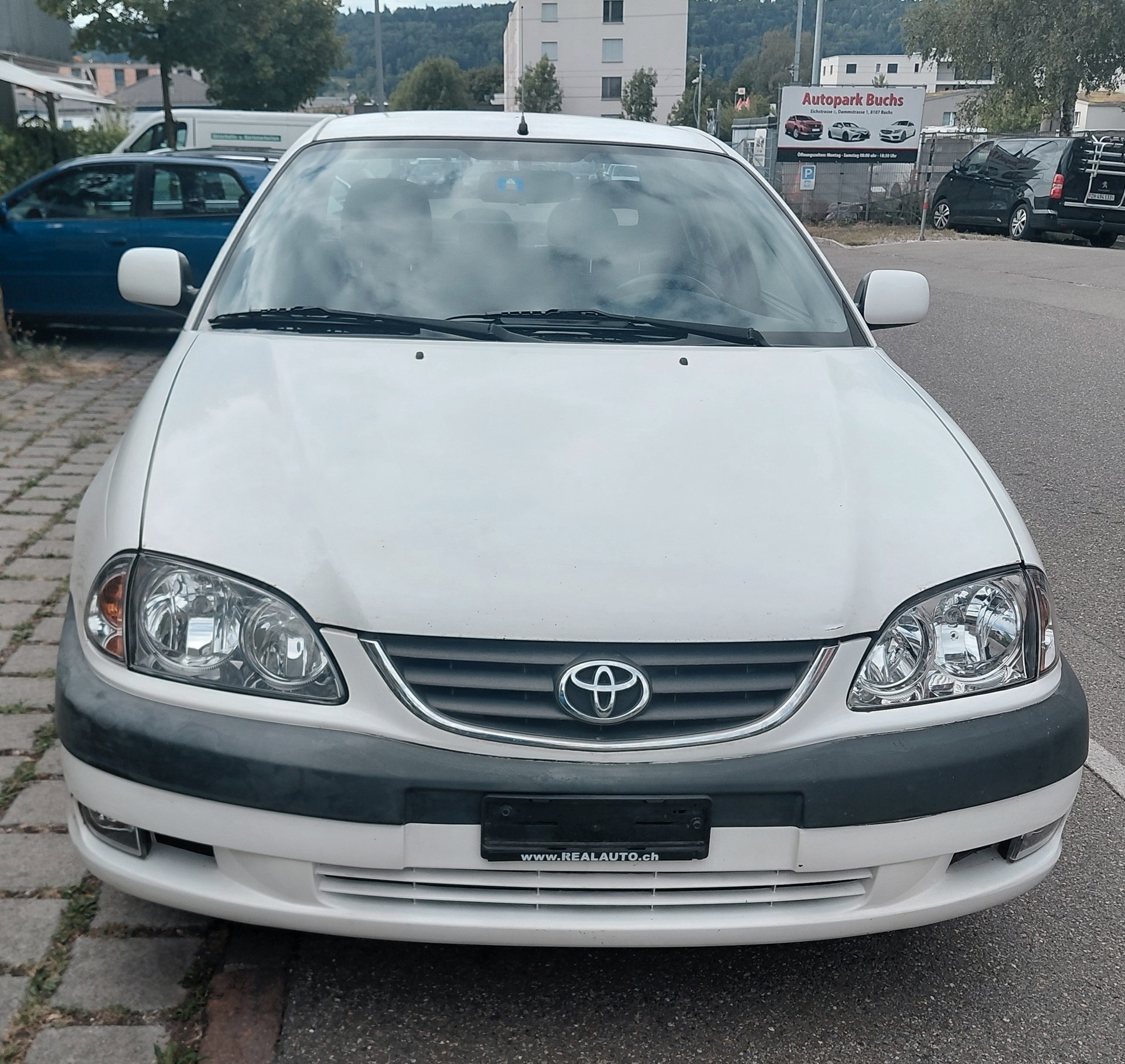 TOYOTA Avensis 2.0 VVT-i Linea Sol Sedan-image-1