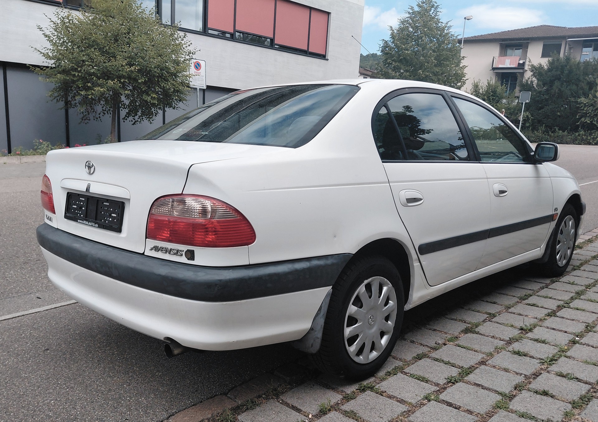 TOYOTA Avensis 2.0 VVT-i Linea Sol Sedan-image-5