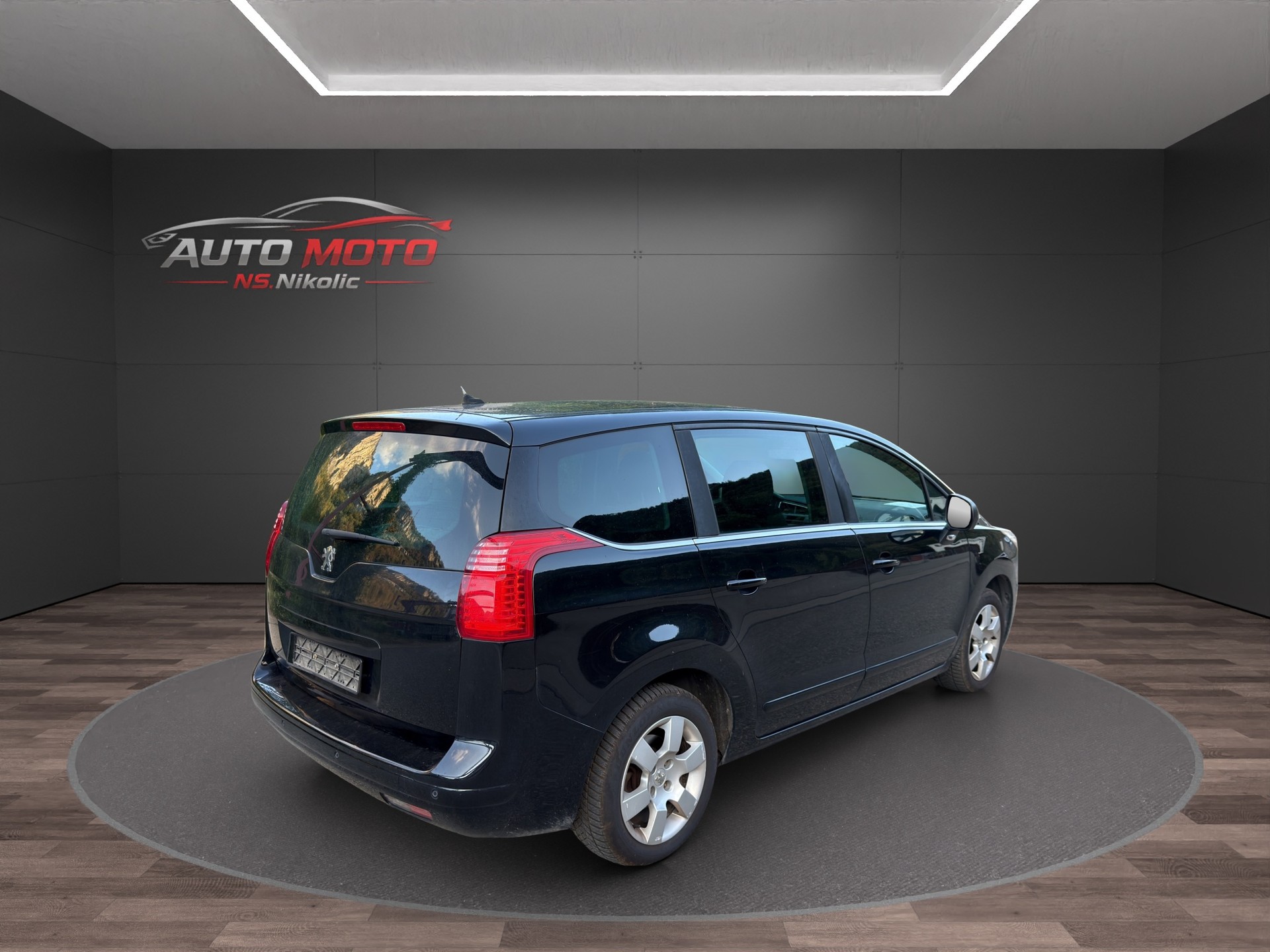 PEUGEOT 5008 2.0 HDI Sport-image-2