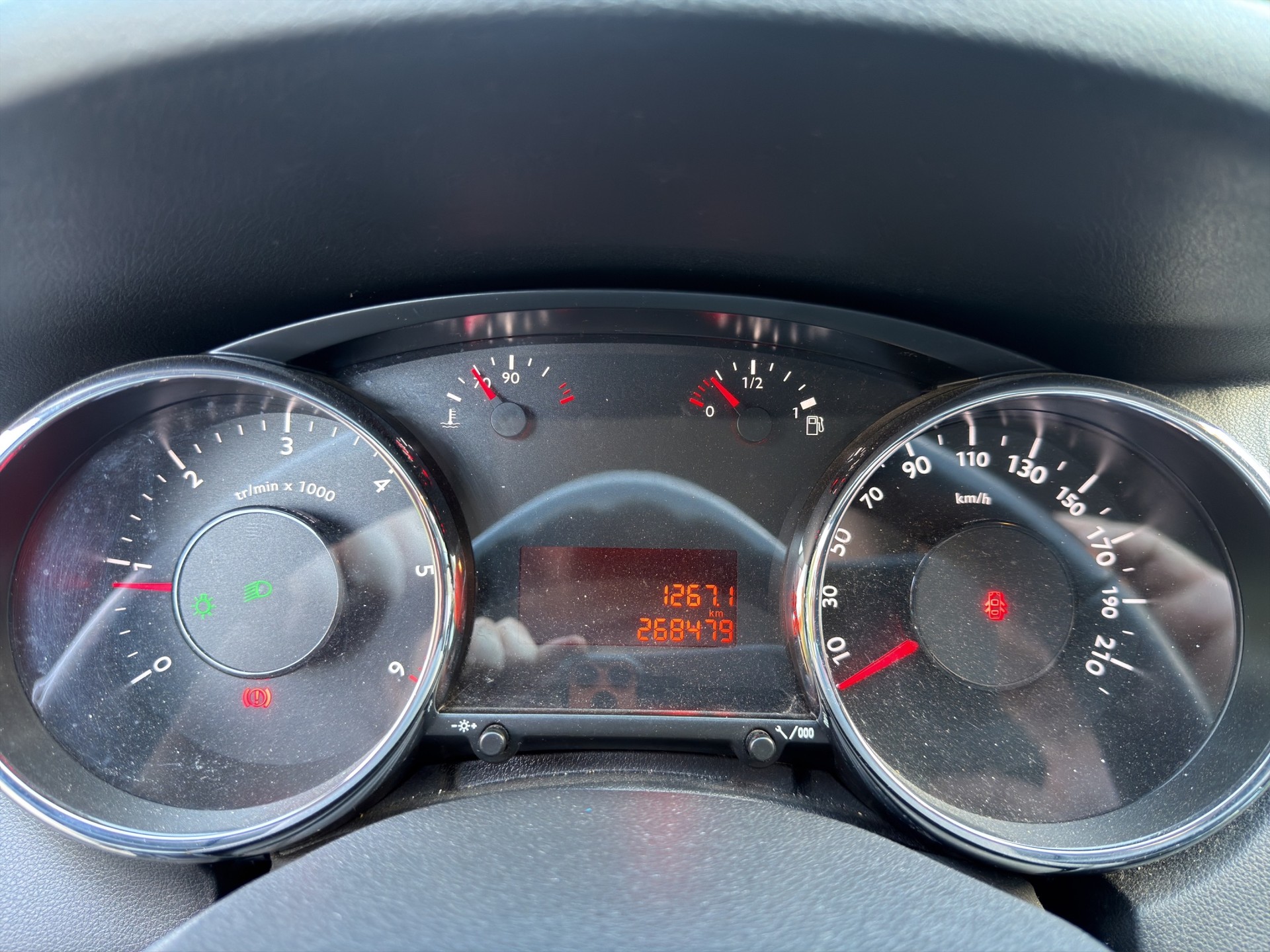 PEUGEOT 5008 2.0 HDI Sport-image-13