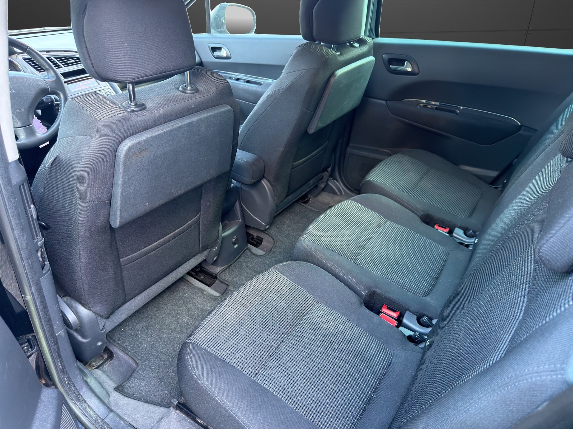 PEUGEOT 5008 2.0 HDI Sport-image-9
