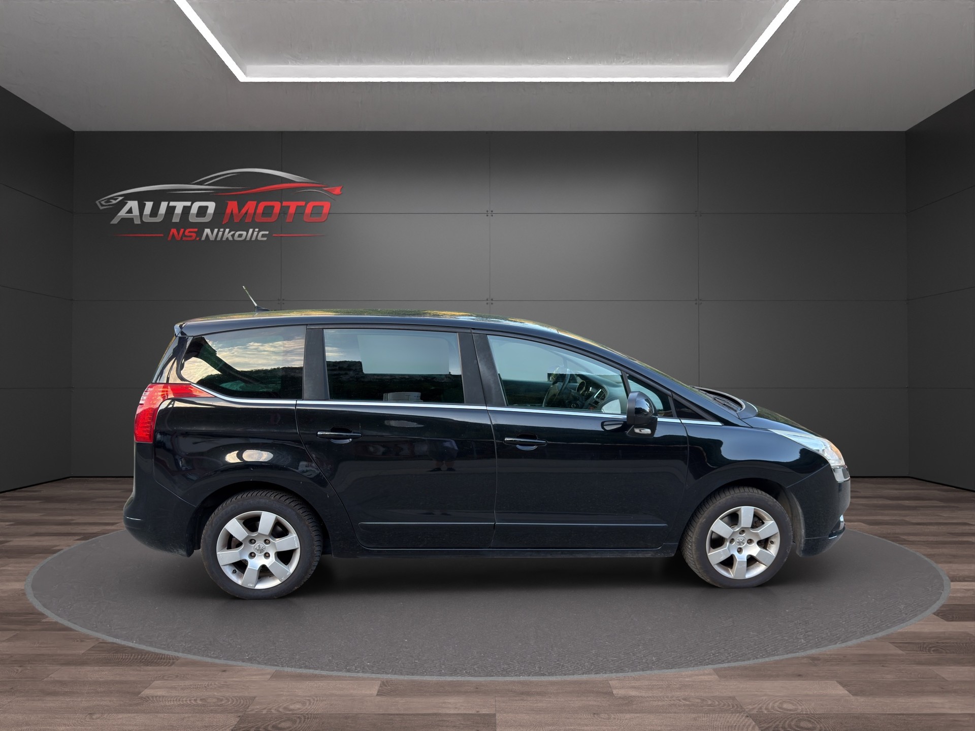 PEUGEOT 5008 2.0 HDI Sport-image-5