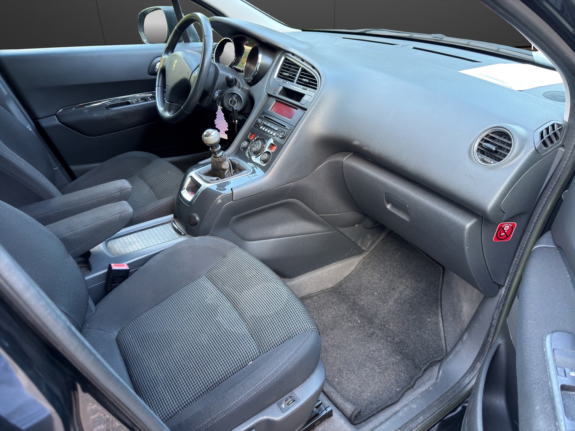 PEUGEOT 5008 2.0 HDI Sport-image-10