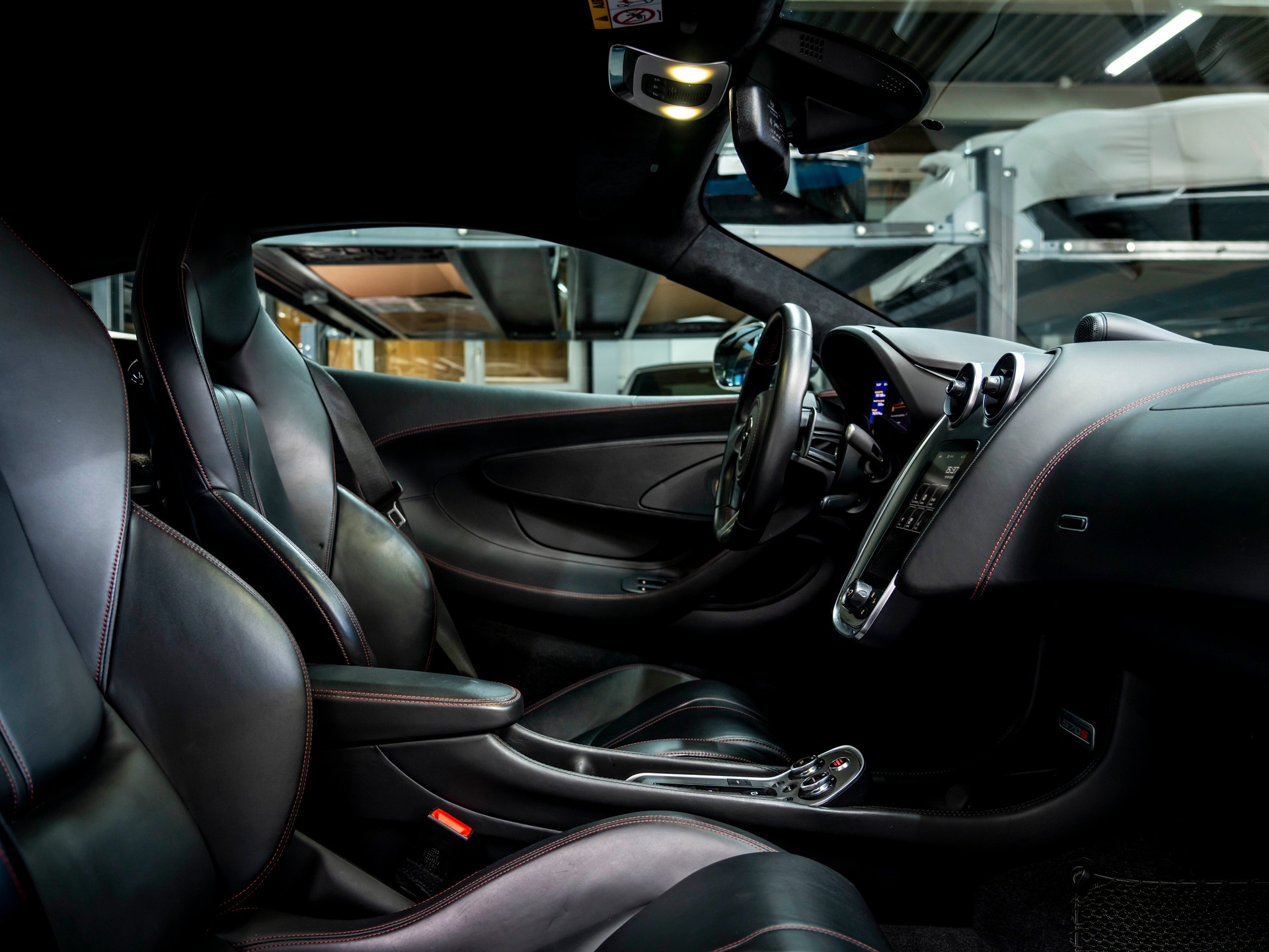 McLAREN 570S Coupé 3.8 V8 SSG-image-18
