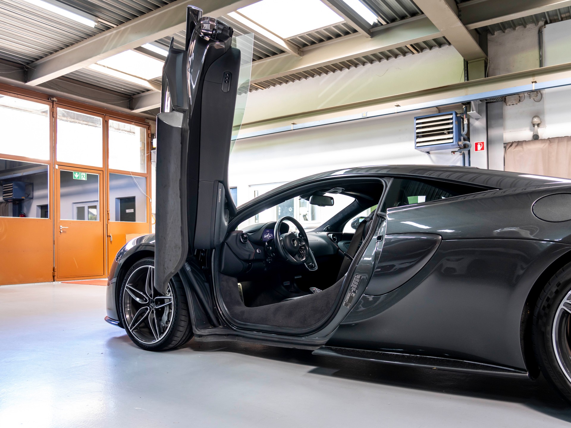 McLAREN 570S Coupé 3.8 V8 SSG-image-10