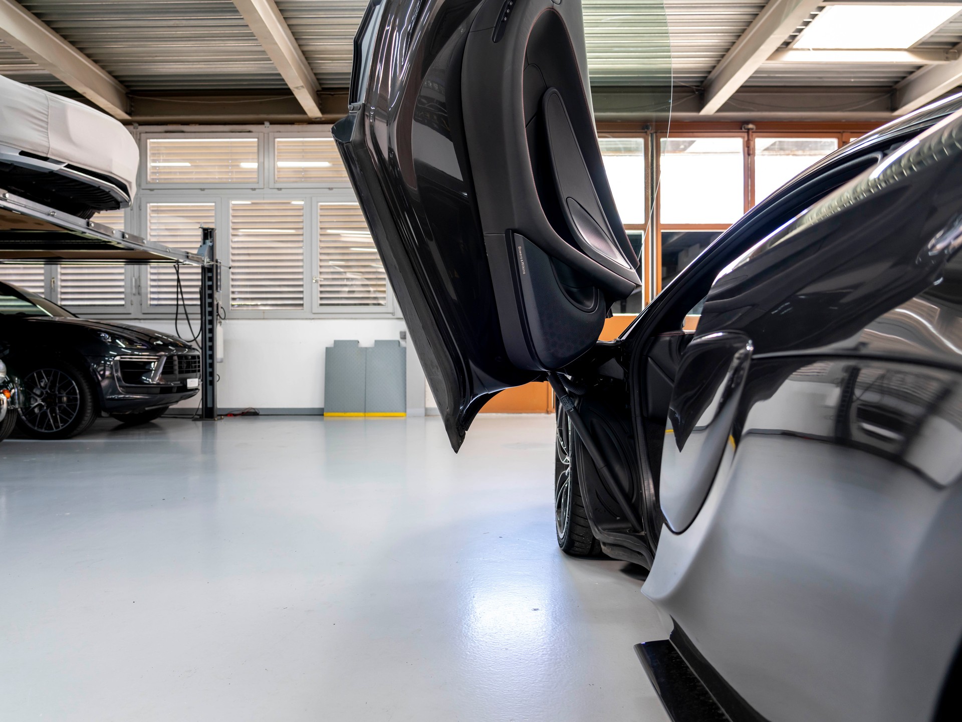 McLAREN 570S Coupé 3.8 V8 SSG-image-16