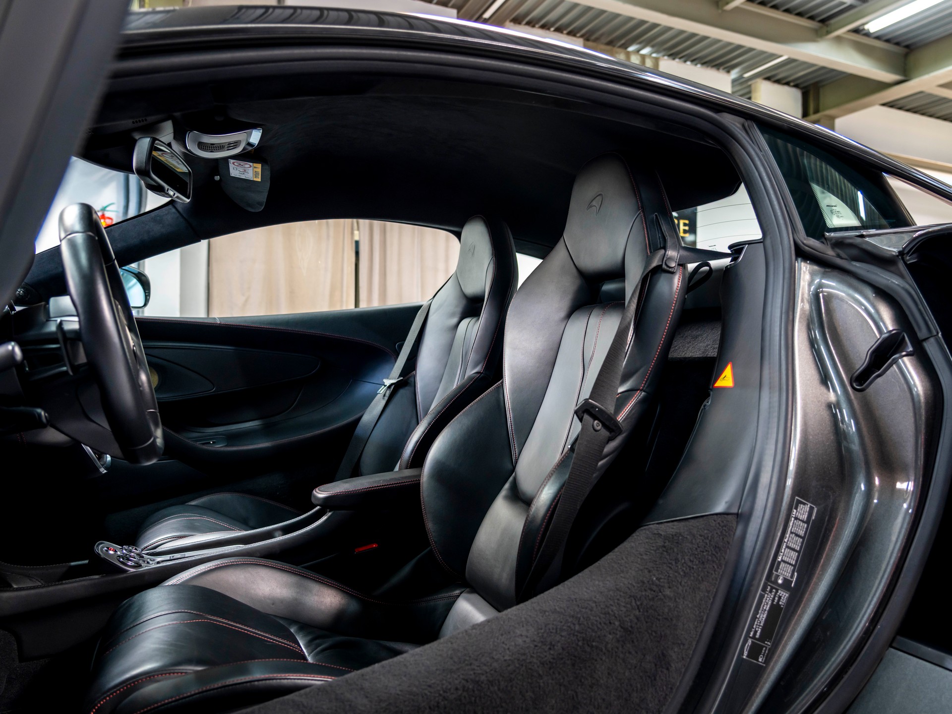 McLAREN 570S Coupé 3.8 V8 SSG-image-11