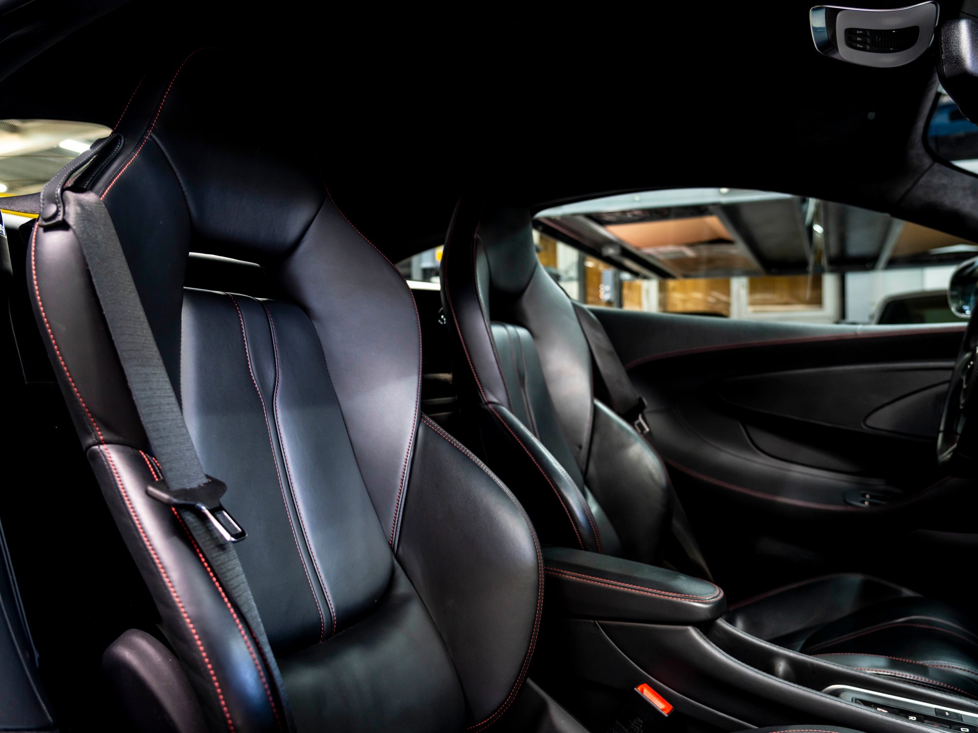 McLAREN 570S Coupé 3.8 V8 SSG-image-21