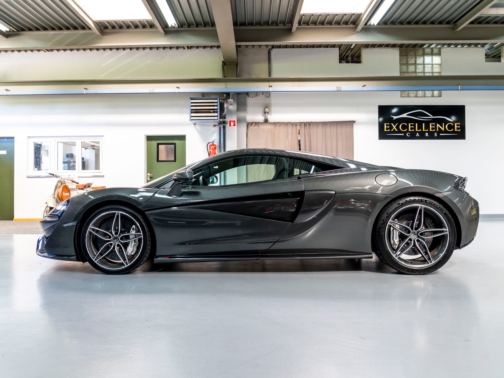 McLAREN 570S Coupé 3.8 V8 SSG-image-8