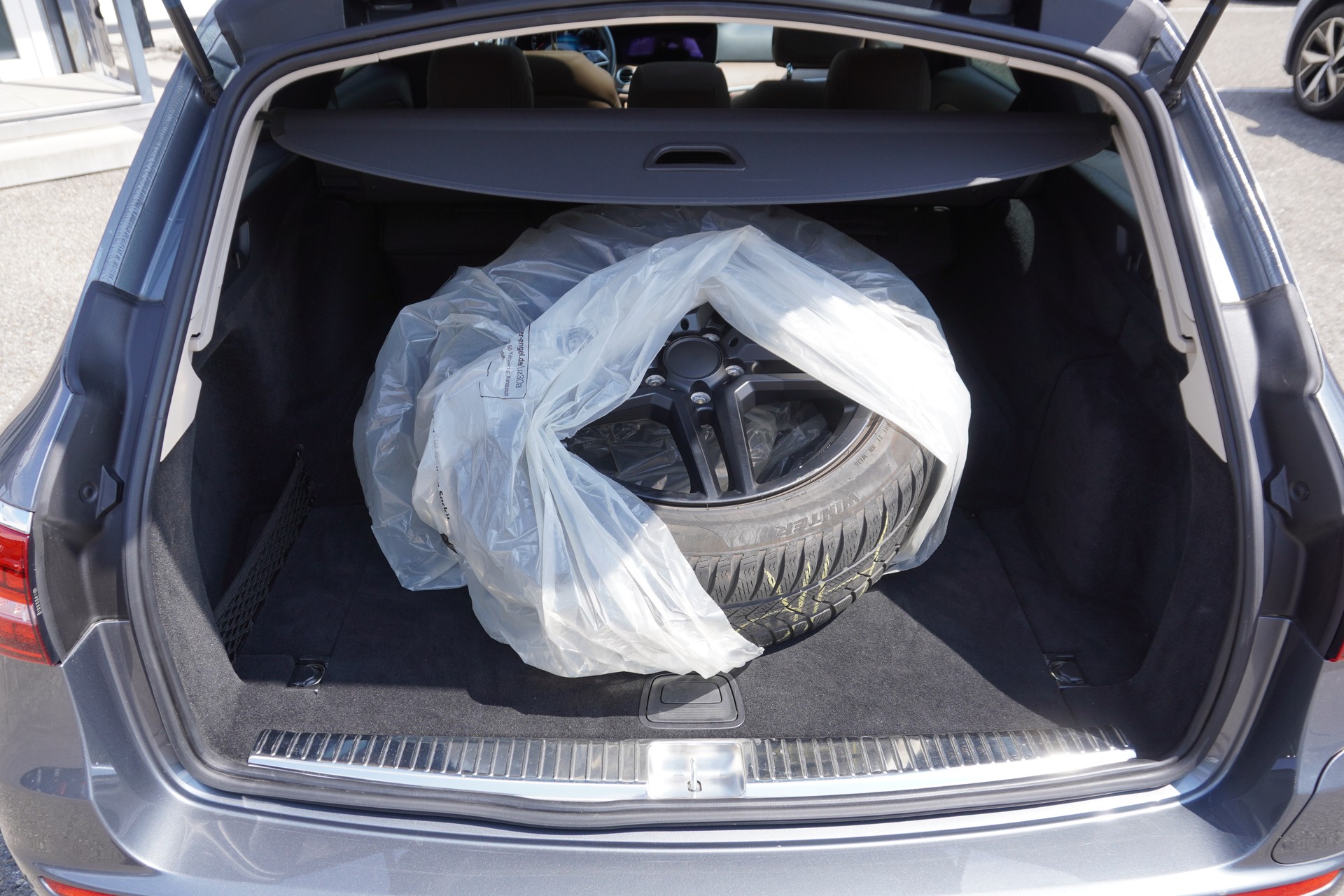 MERCEDES-BENZ E 300 de T 4Matic AMG Line 9G-Tronic-image-9