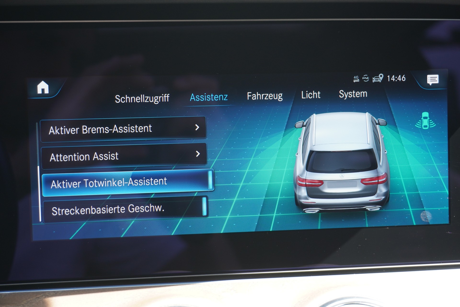 MERCEDES-BENZ E 300 de T 4Matic AMG Line 9G-Tronic-image-36