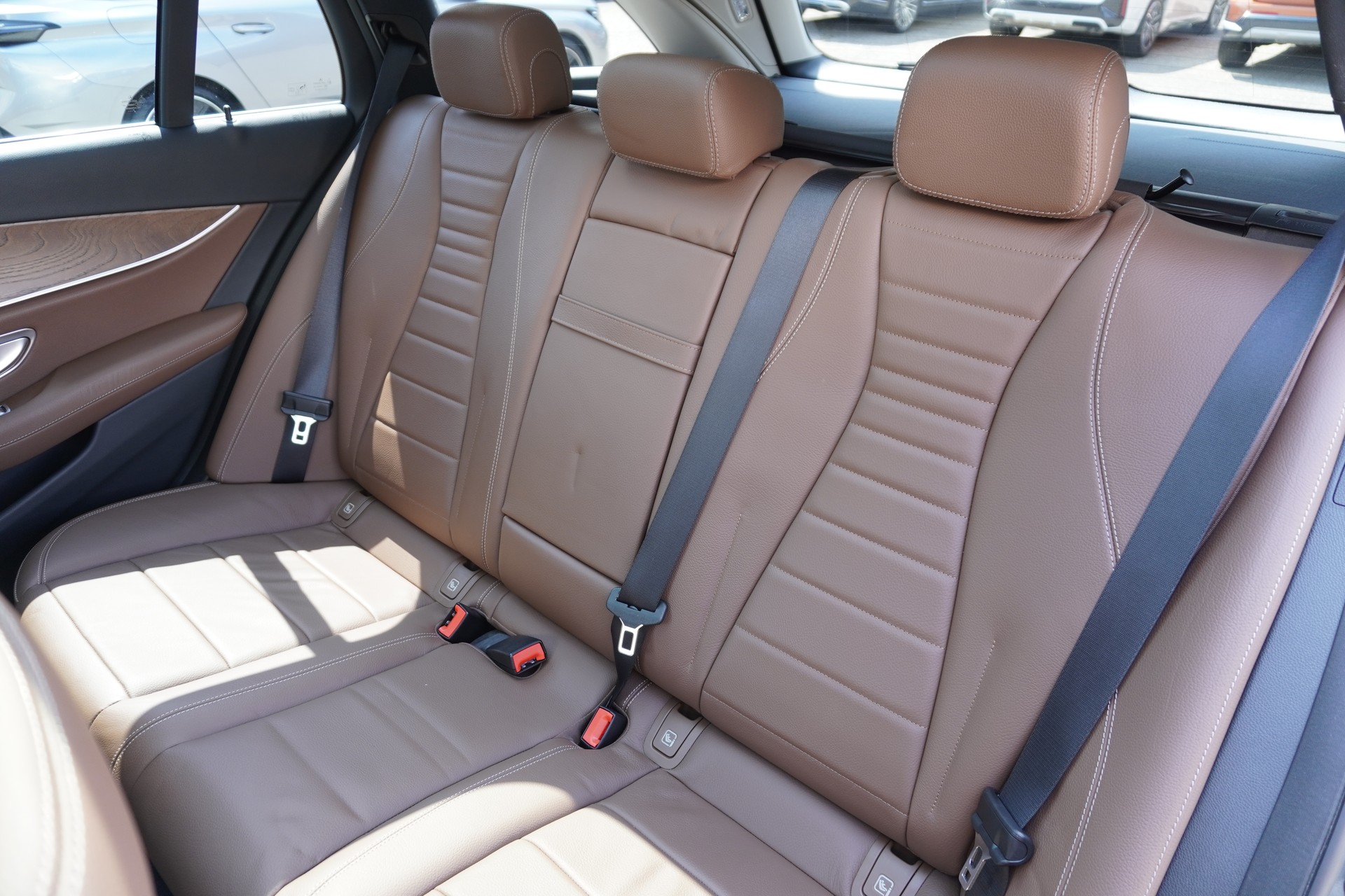 MERCEDES-BENZ E 300 de T 4Matic AMG Line 9G-Tronic-image-16