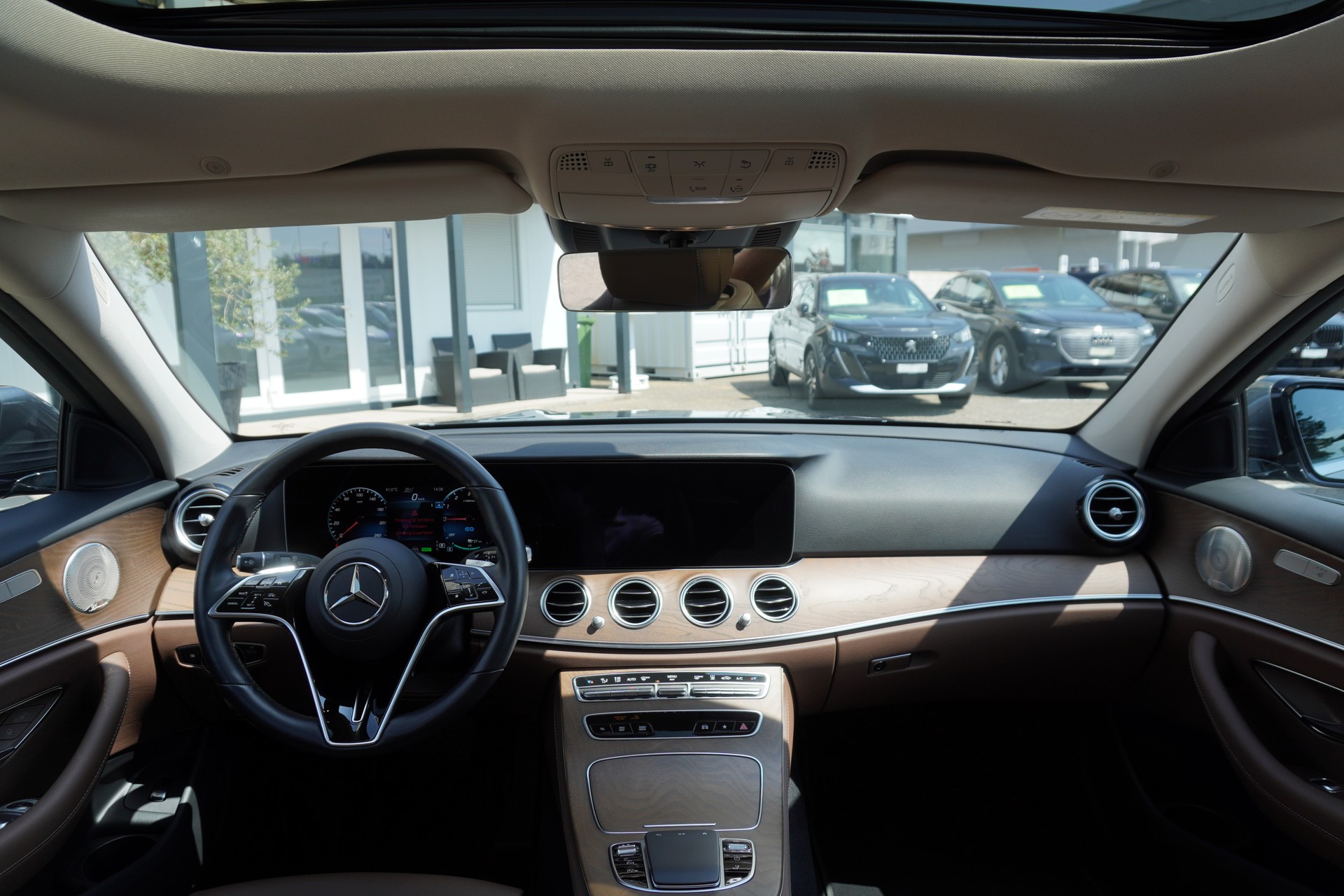 MERCEDES-BENZ E 300 de T 4Matic AMG Line 9G-Tronic-image-20