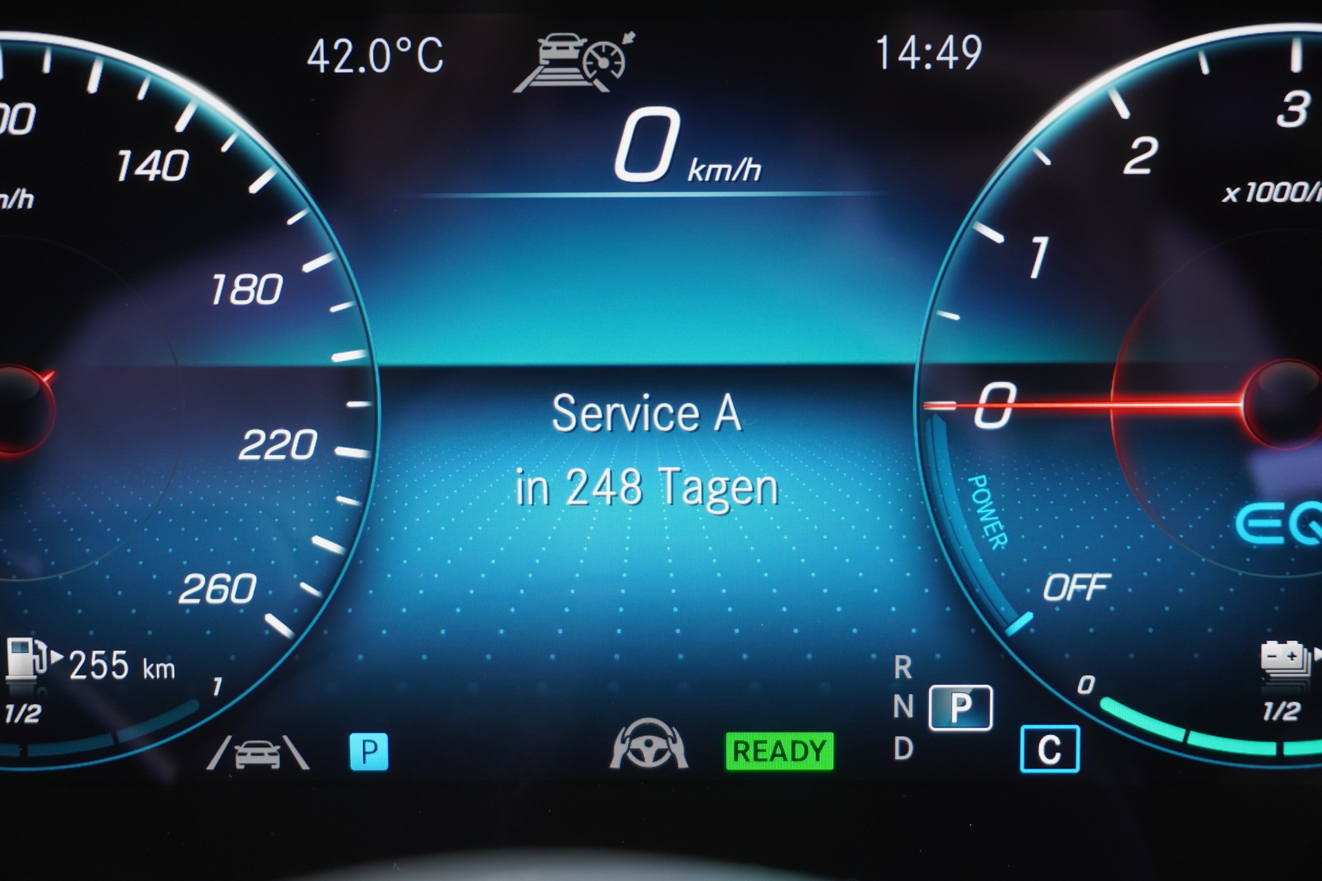 MERCEDES-BENZ E 300 de T 4Matic AMG Line 9G-Tronic-image-40