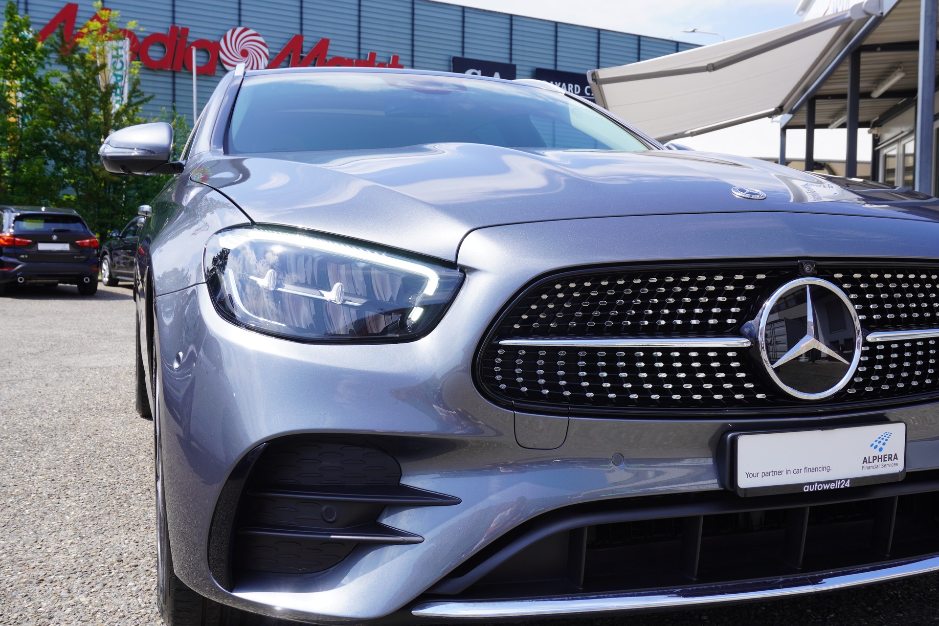 MERCEDES-BENZ E 300 de T 4Matic AMG Line 9G-Tronic-image-46