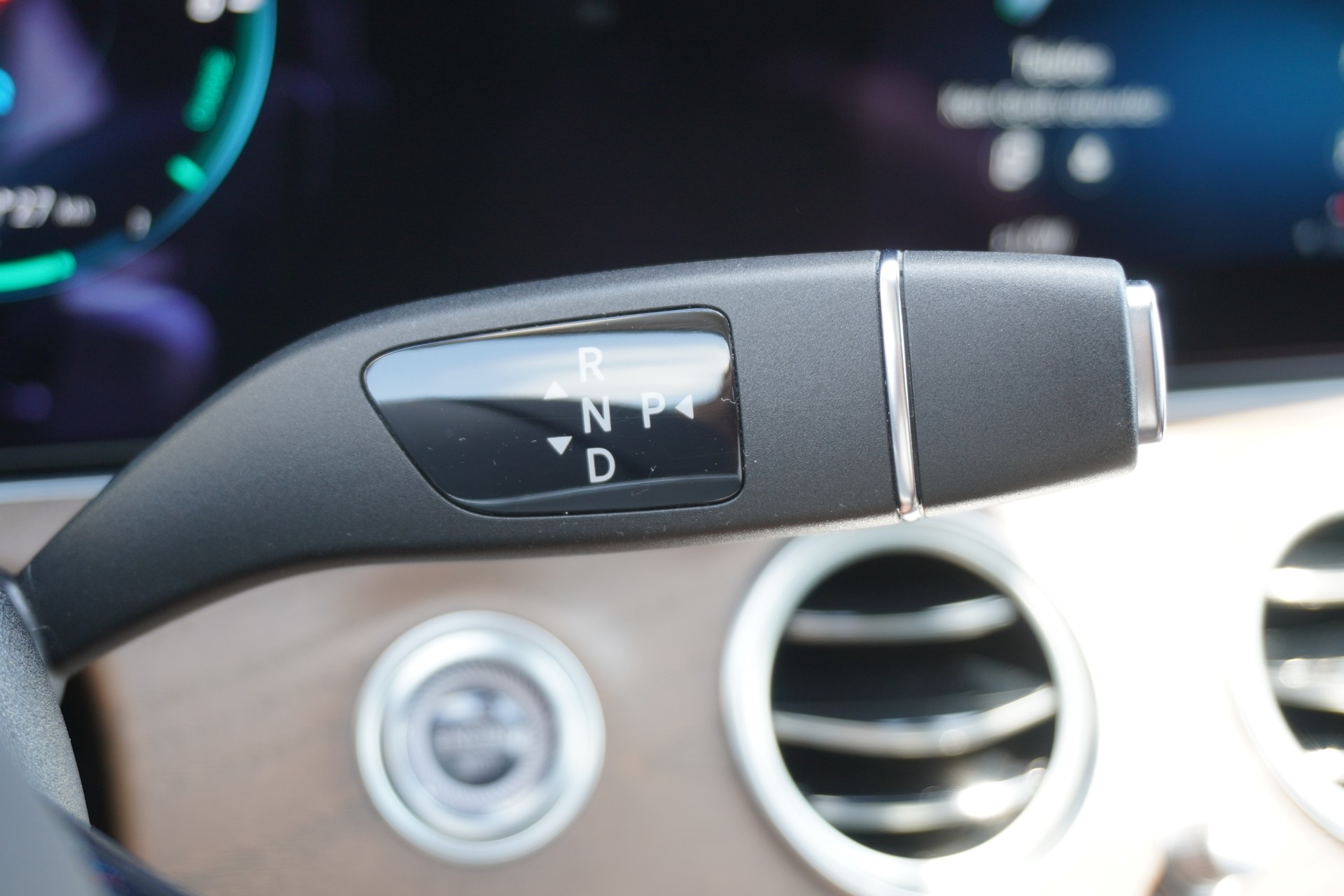 MERCEDES-BENZ E 300 de T 4Matic AMG Line 9G-Tronic-image-22
