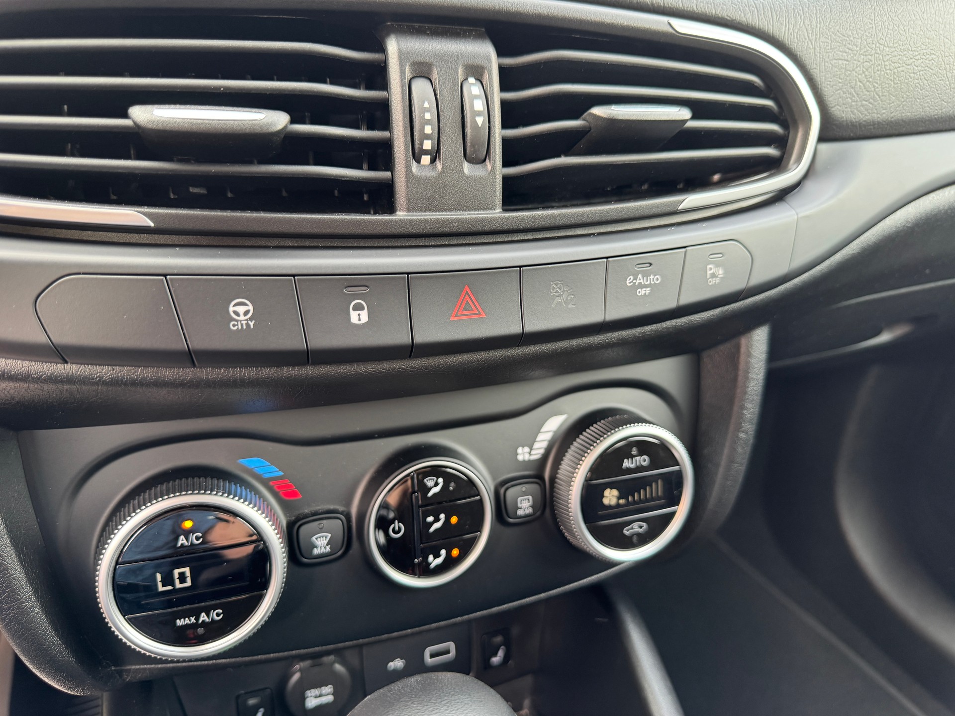 FIAT Tipo 1.5 Hybrid Station Wagon Cult-image-10