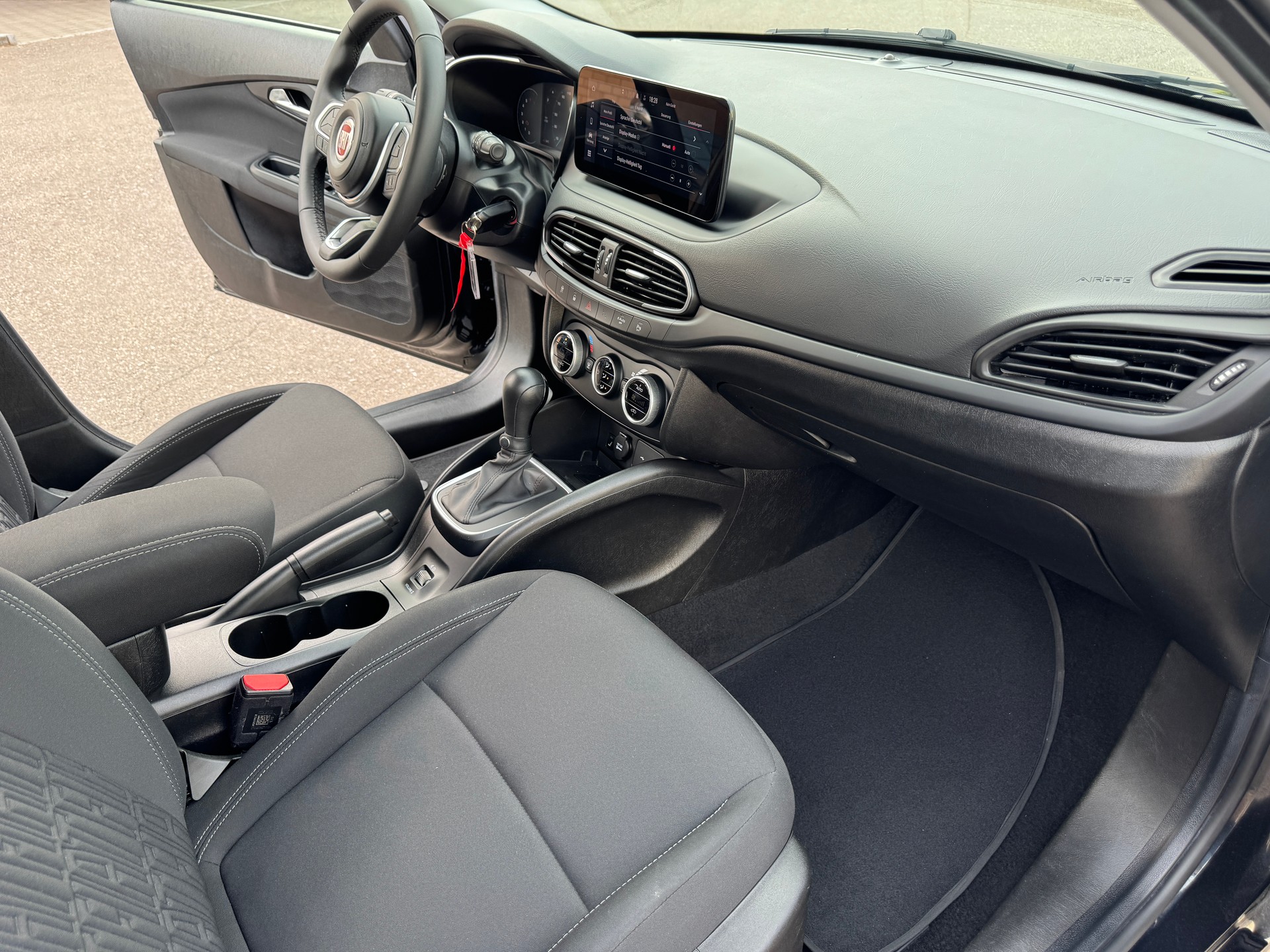 FIAT Tipo 1.5 Hybrid Station Wagon Cult-image-8