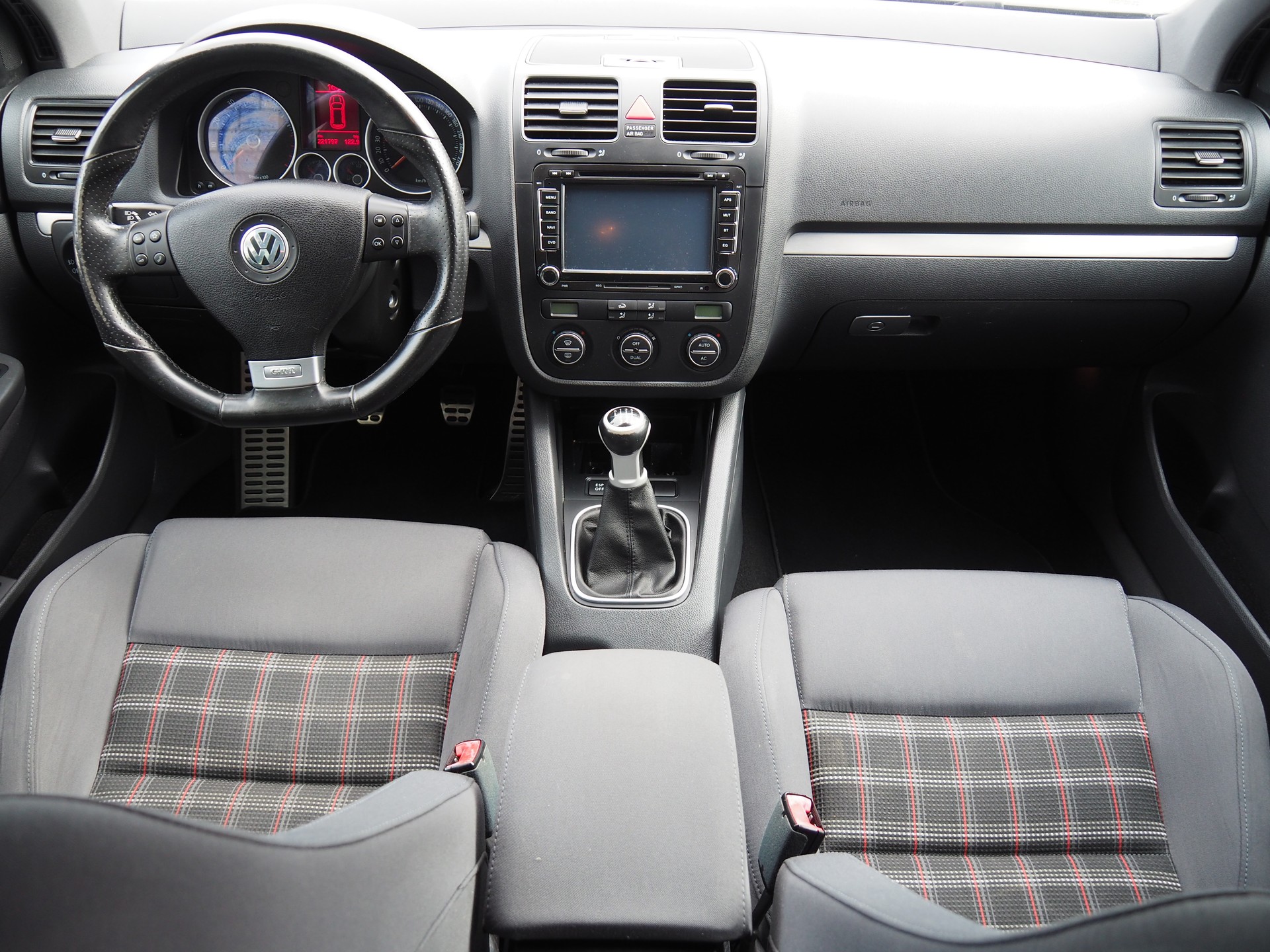 VW Golf 2.0 TFSI GTI-image-10