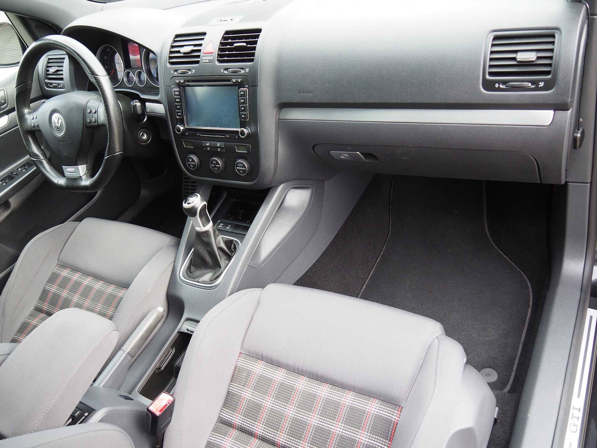 VW Golf 2.0 TFSI GTI-image-13